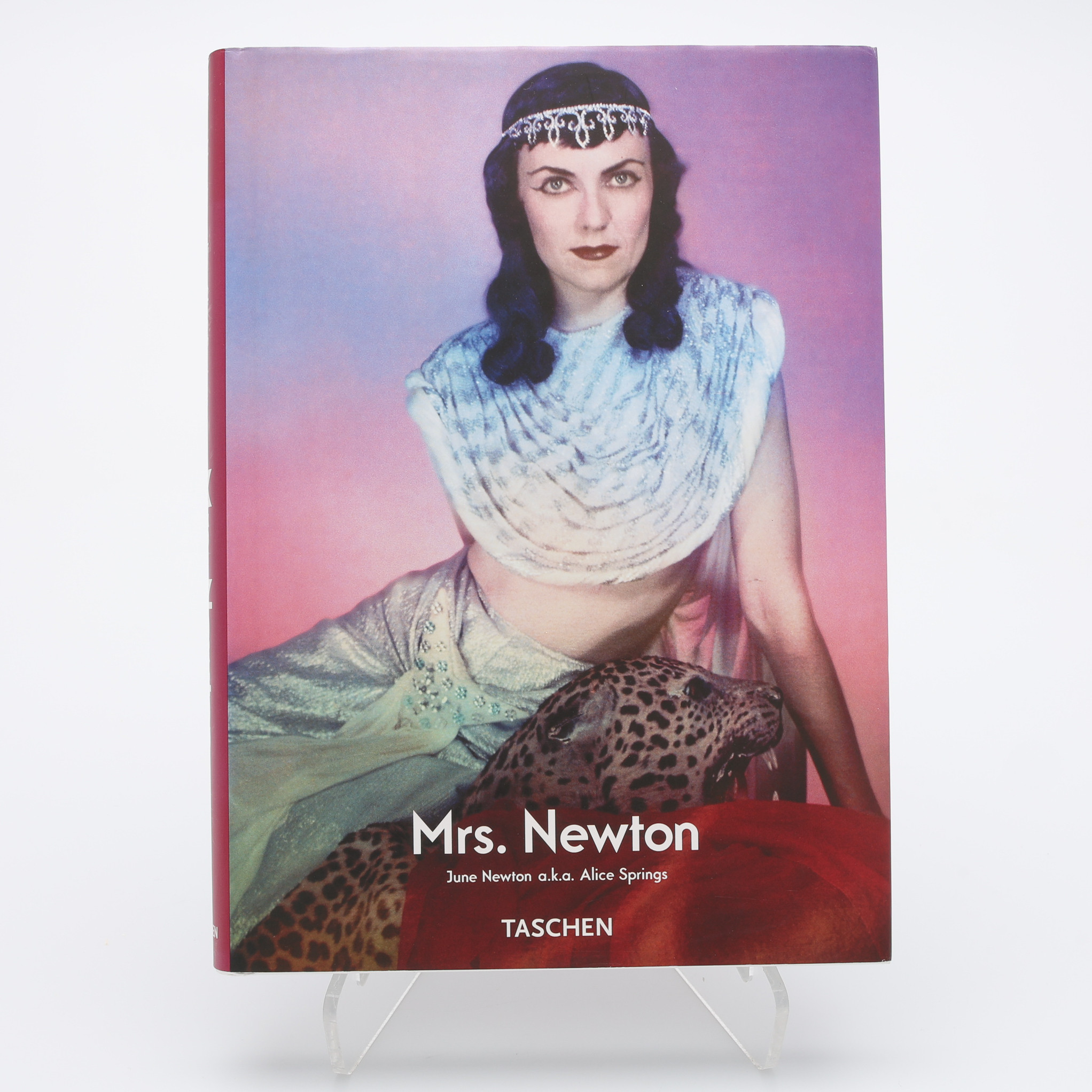 FOTO. DEN AUSTRALIENSKE FOTOGRAFEN ALICE SPRINGS "MRS. NEWTON", 2004.