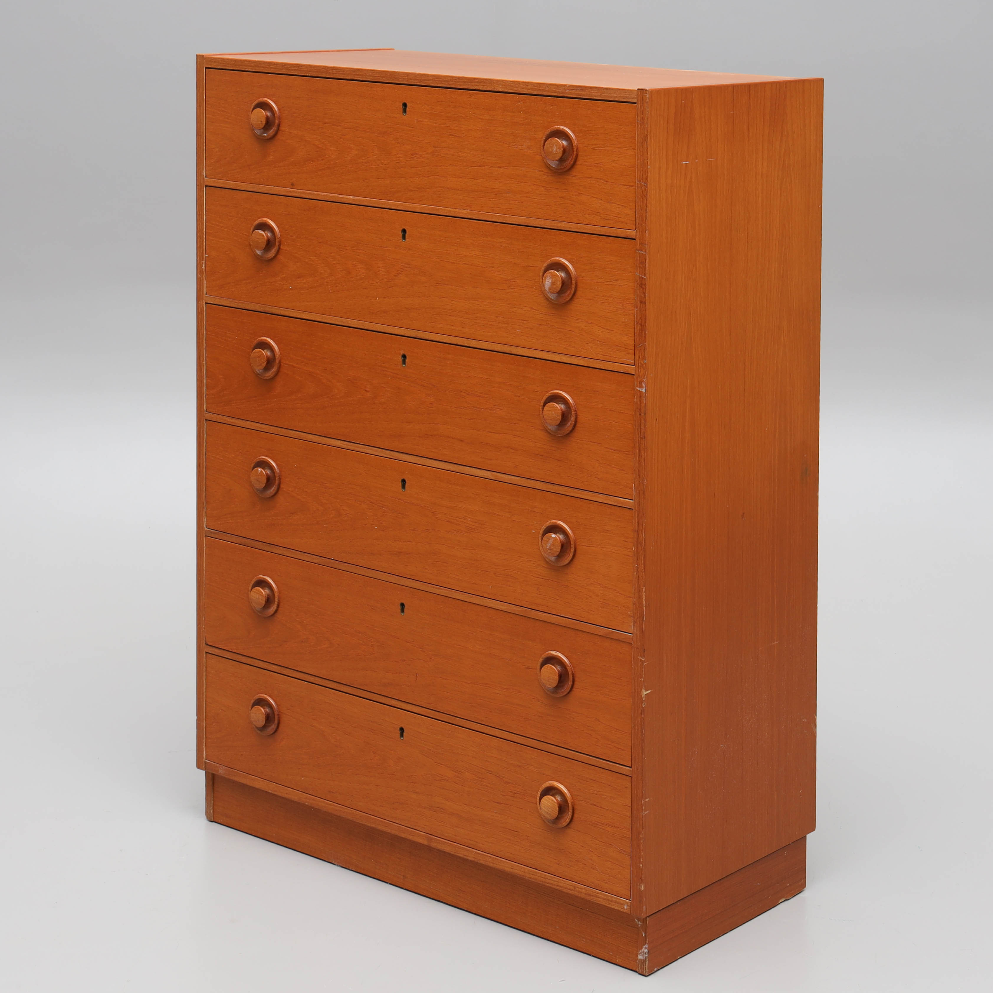 BYRÅ, 6-lådor, fanérad i teak, 1950/60-tal.