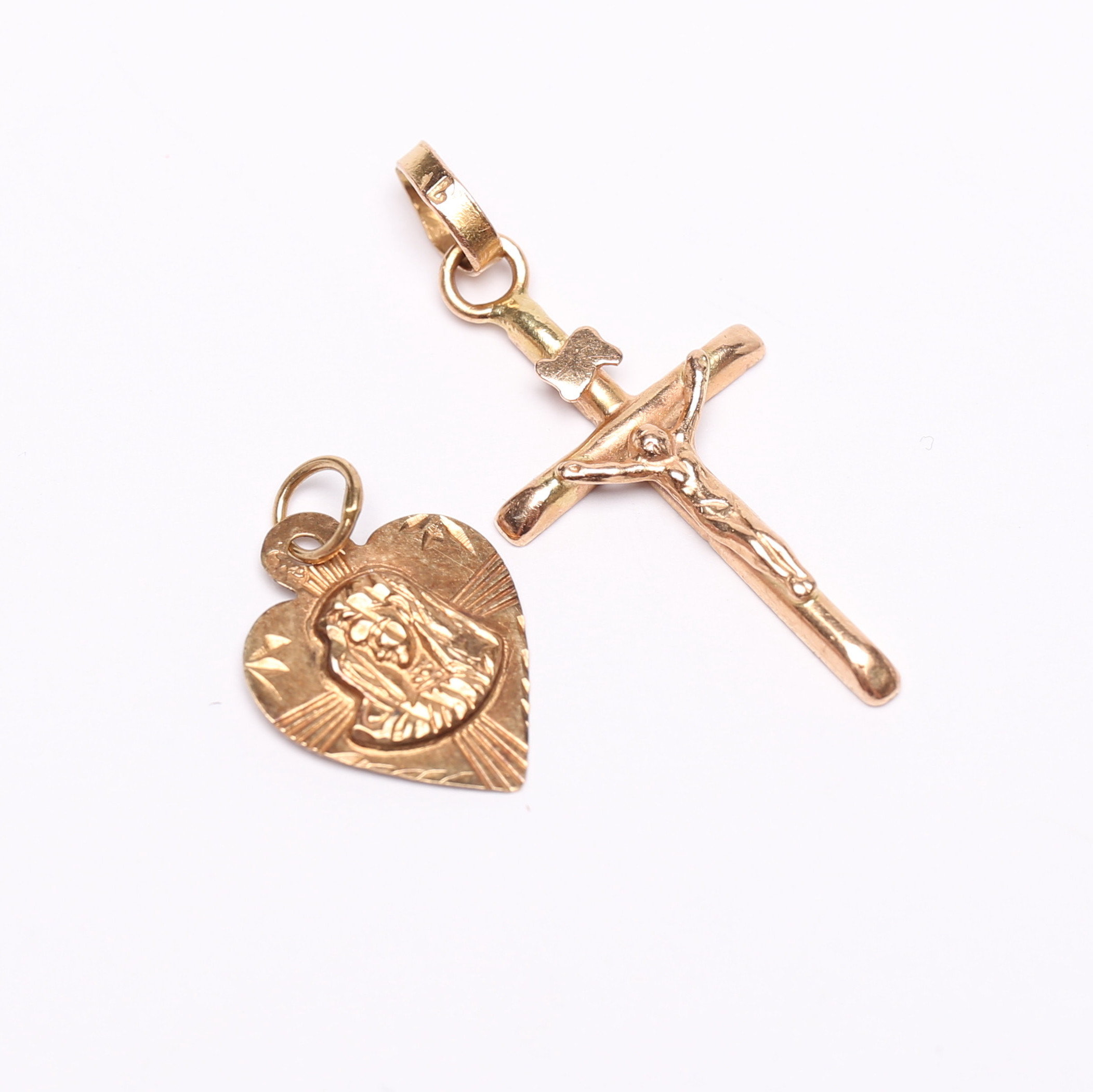 2 HÄNGE, 14K, Guld, vikt cirka 1,6 gram.