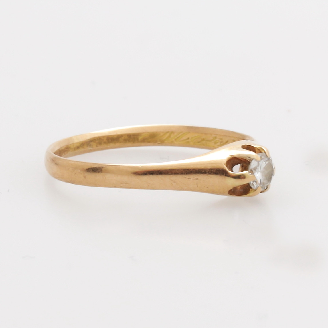 RING med sten, guld 18K, vikt 2,27 gram.