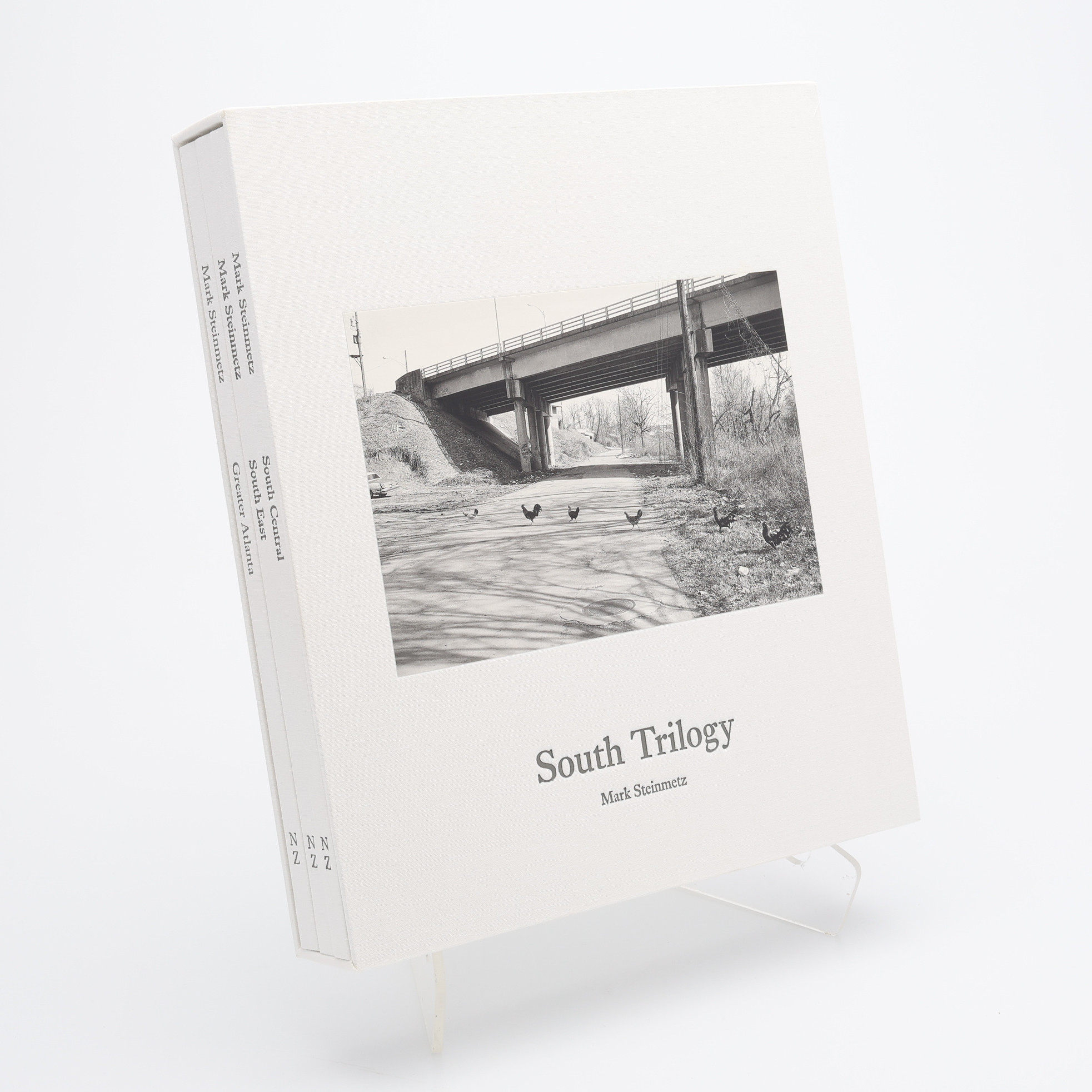 FOTO. DEN AMERIKANSKE FOTOGRAFEN MARK STEINMETZS "SOUTH TRILOGY" I TRE VOLYMER I BEGRÄNSAD UPPLAGA, 2020 - SAMTLIGA SIGNERADE.