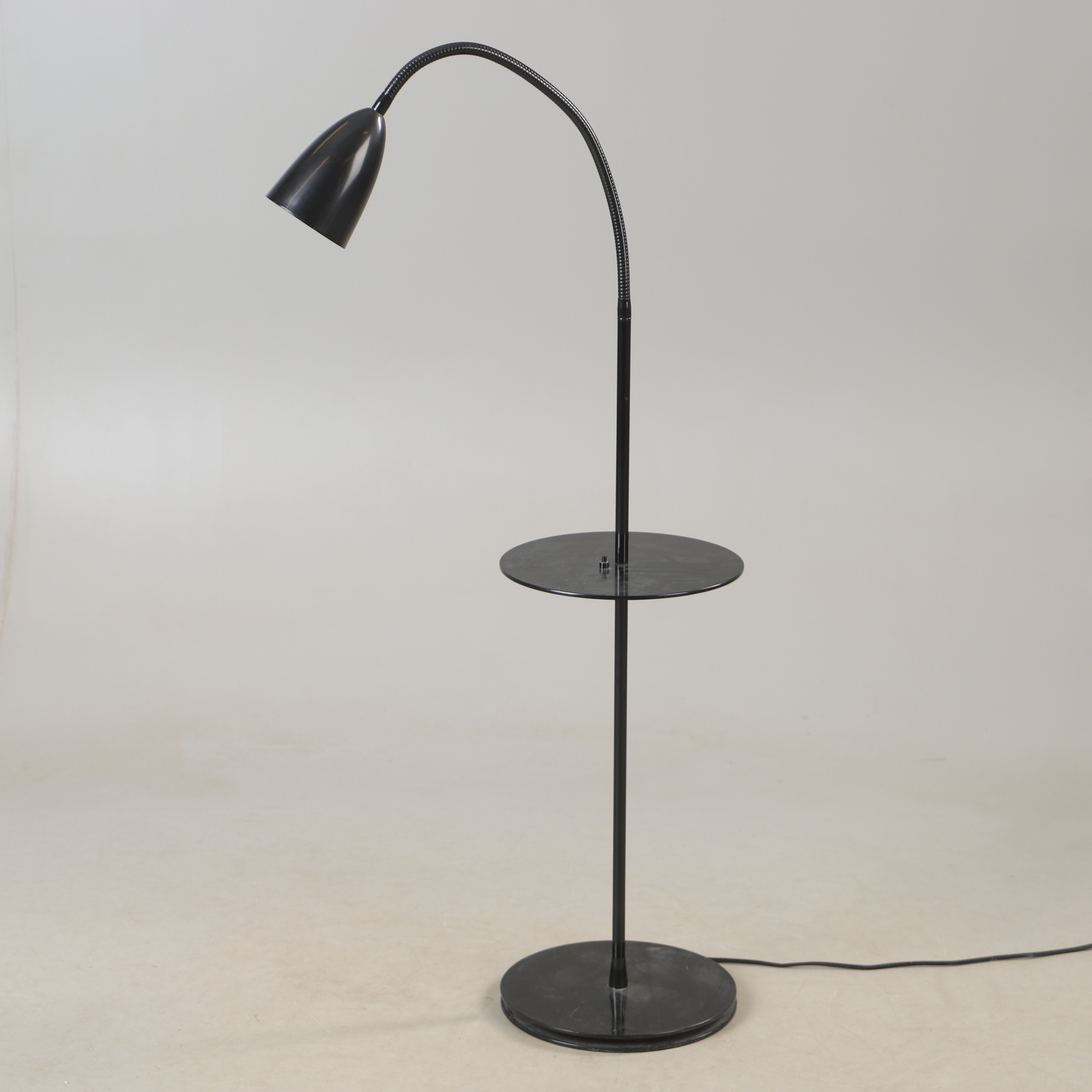 GOLVLAMPA, svartlackerad, Arkipelag, Ruben.
