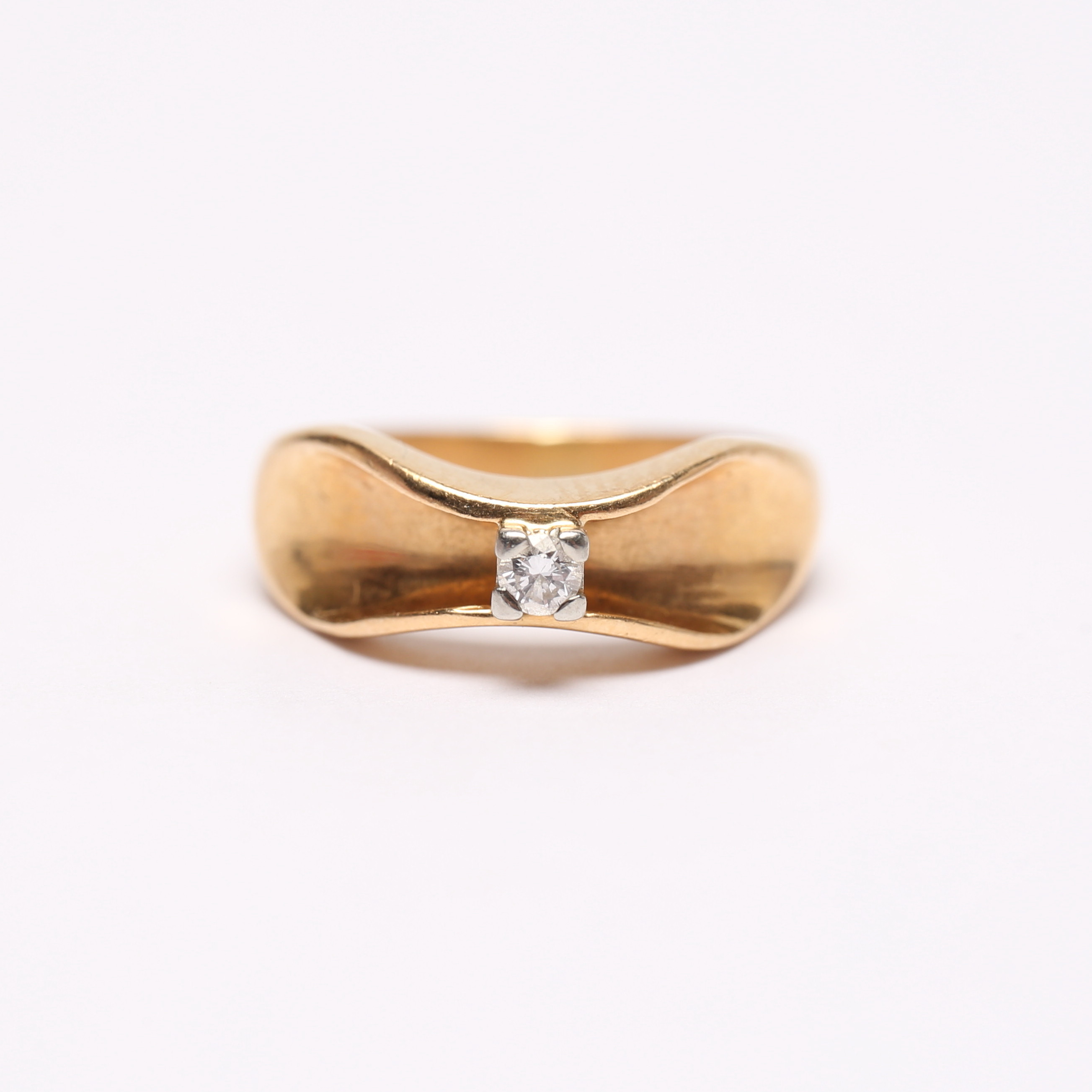 RING, Enstensdiamant, 18k, Guld, vikt cirka 3,7 gram.