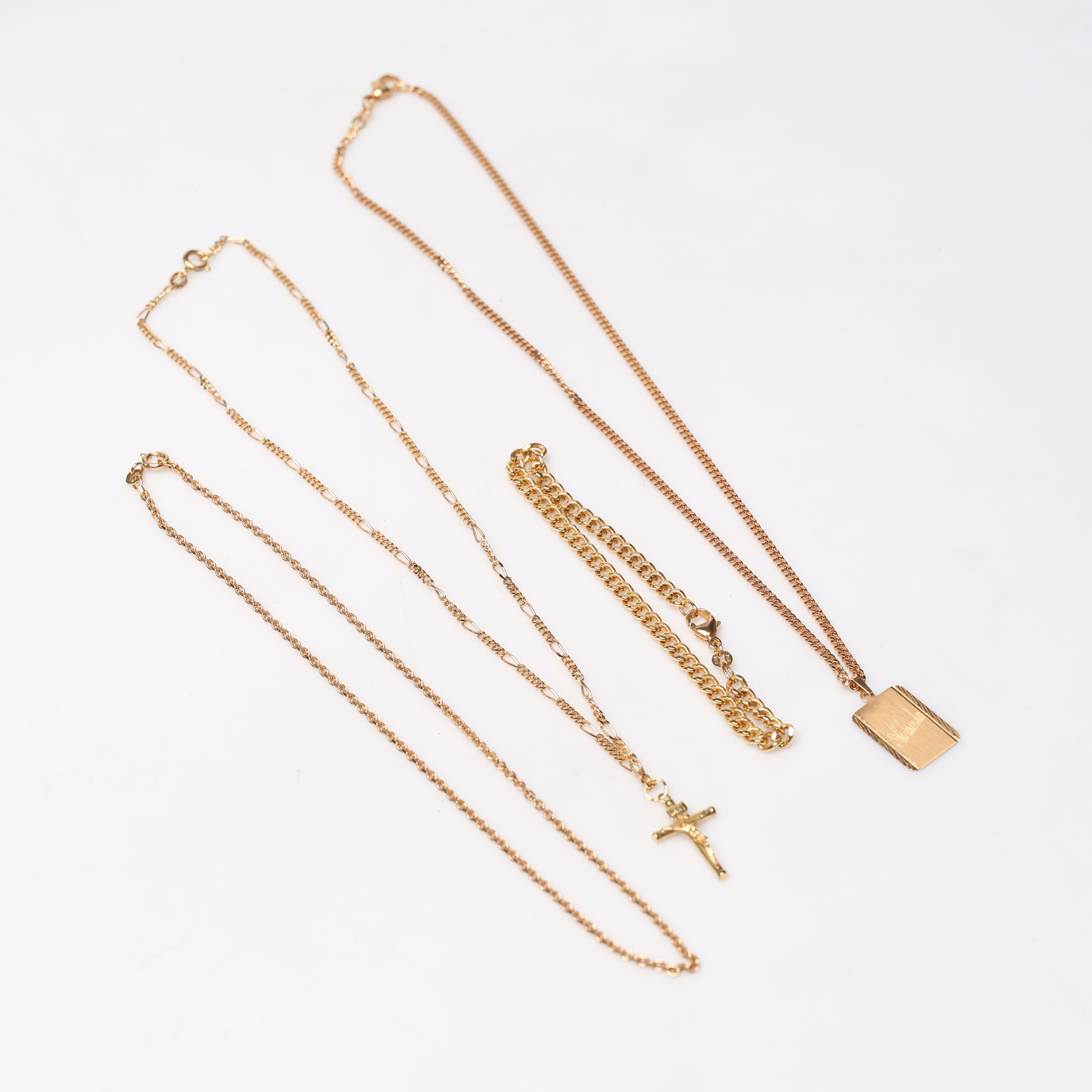 3 HALSBAND, ARMBAND samt 2 HÄNGE, 18K, Guld, vikt cirka 31,7 gram.