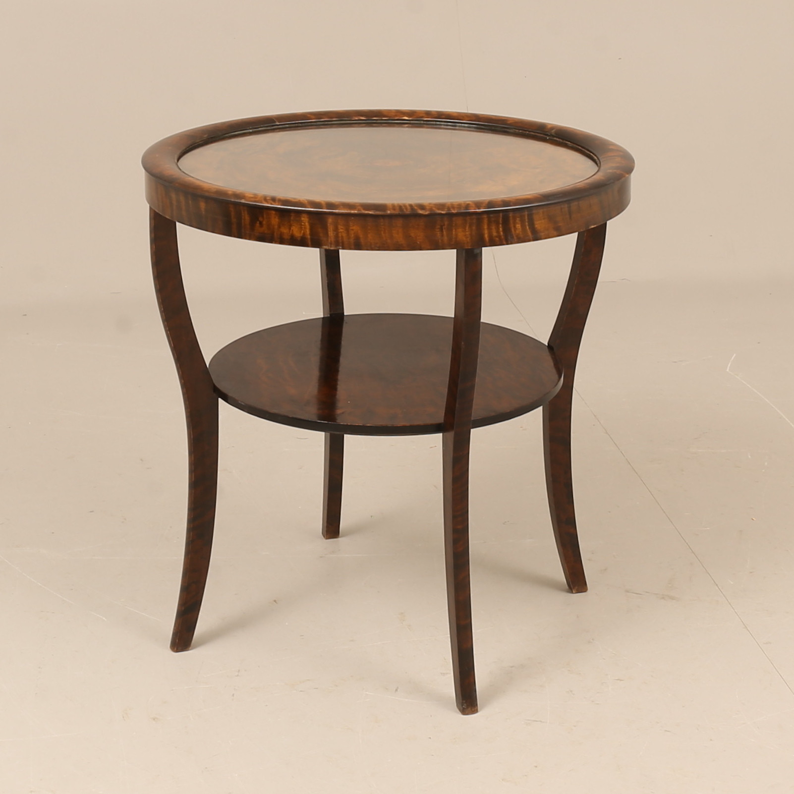RÖKBORD, trä med glasskiva, 1900-talets första hälft.