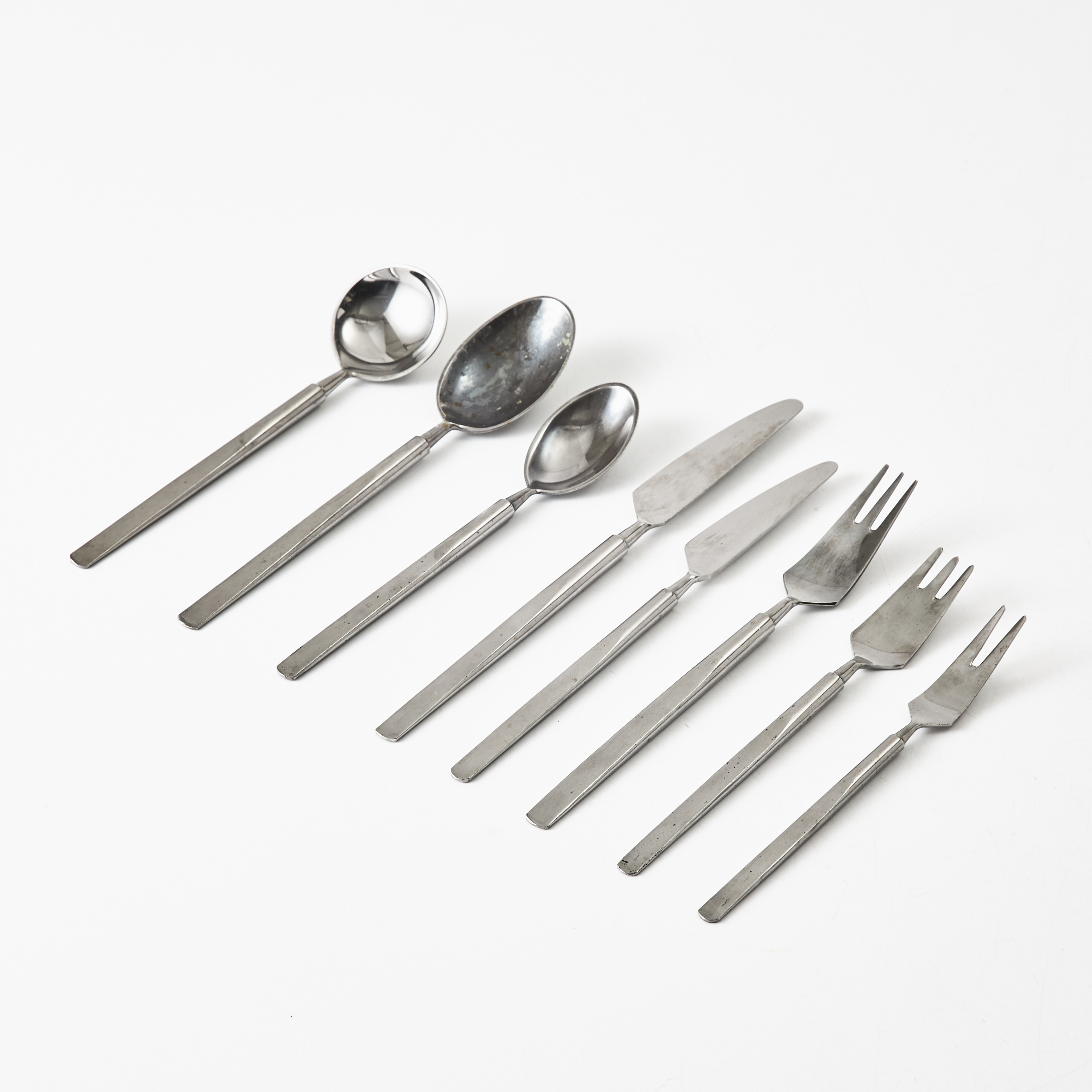 ERIK HERLOW. Betsicksservis "Obelisk" 63 delar, för Copenhagen Cutlery, rostfritt stål.