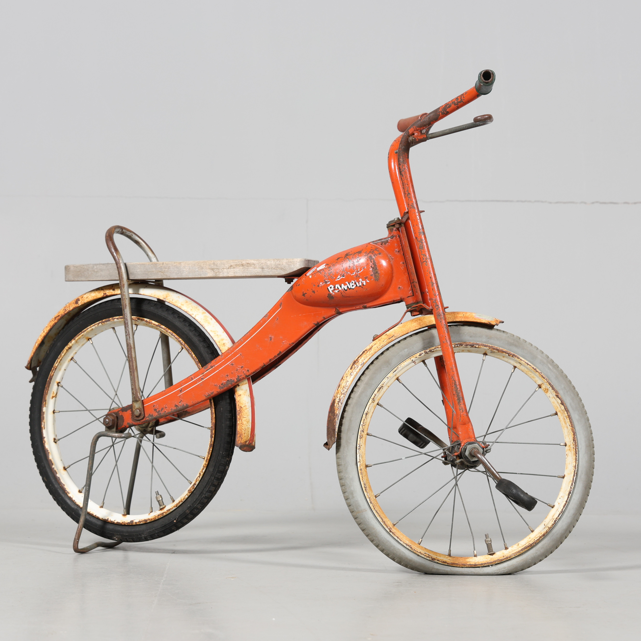 BARNCYKEL, "bambino" 1900-talets andra hälft.