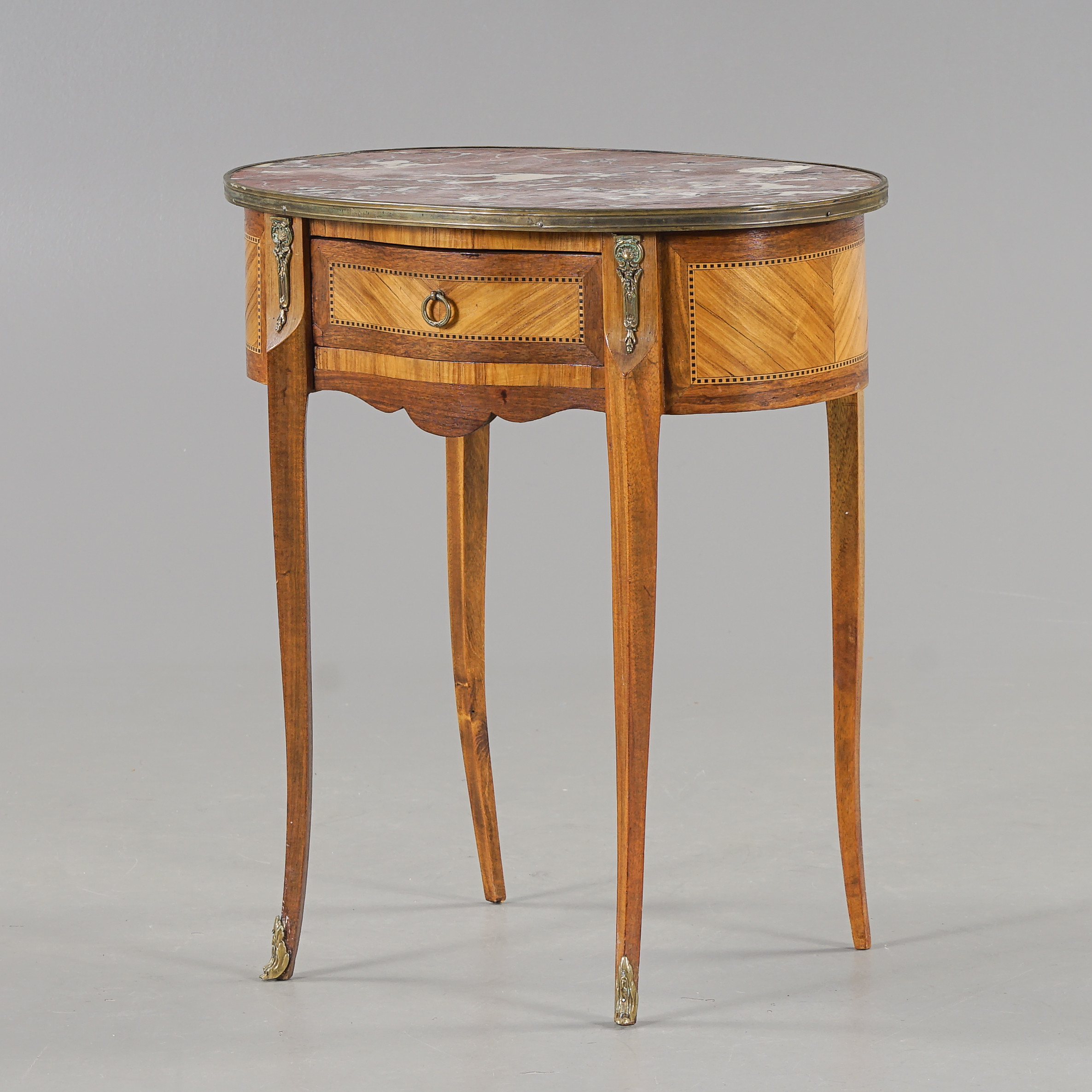 BYRÅ Louis XVI-stil, Mahogny, stenskiva, 1900-talets andra hälft.