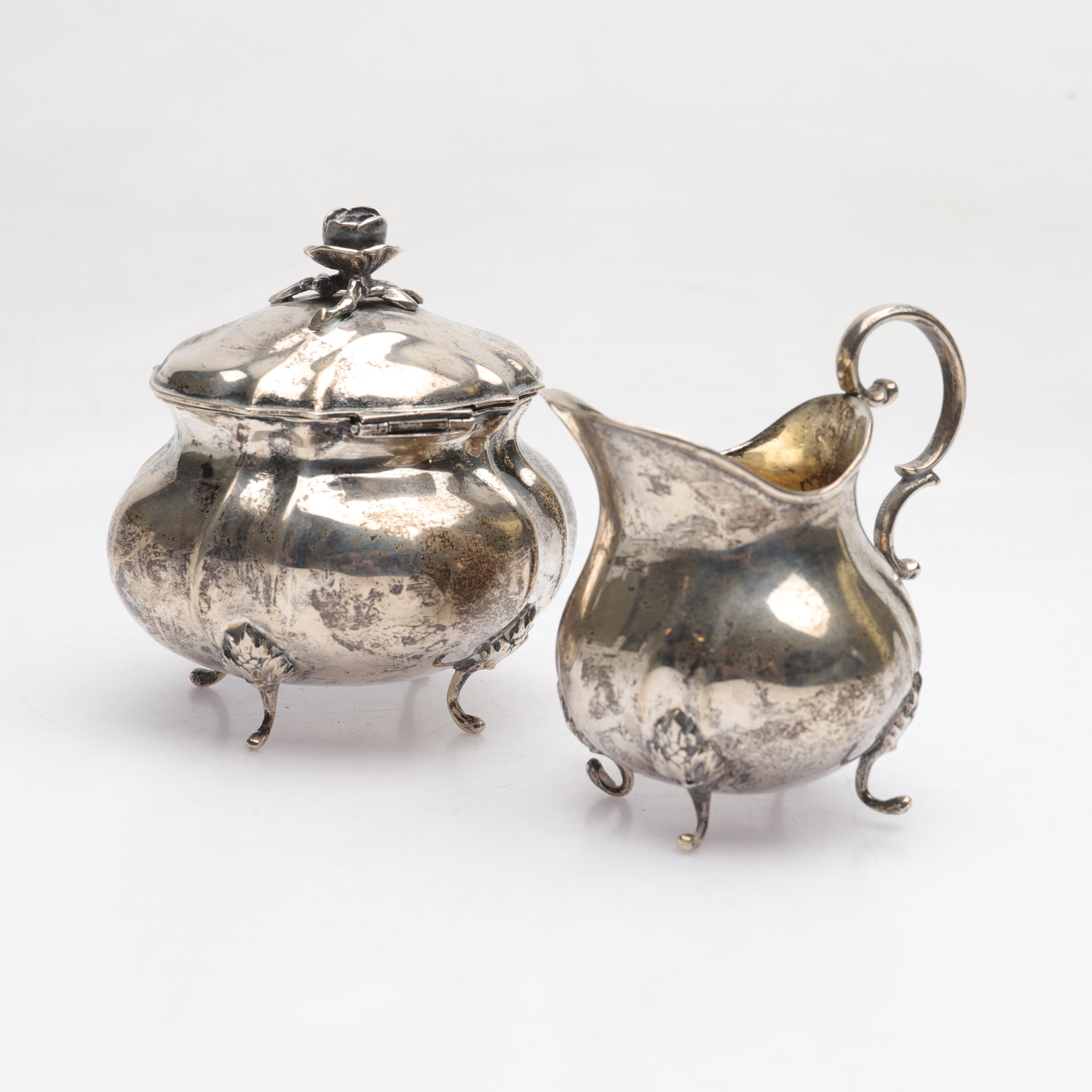 SOCKERSKÅL OCH GRÄDDKANNA, Silver, rokokostil, Skandia-Hultman-Kommanditbolag, 1958, totalvikt ca 348,6 g.