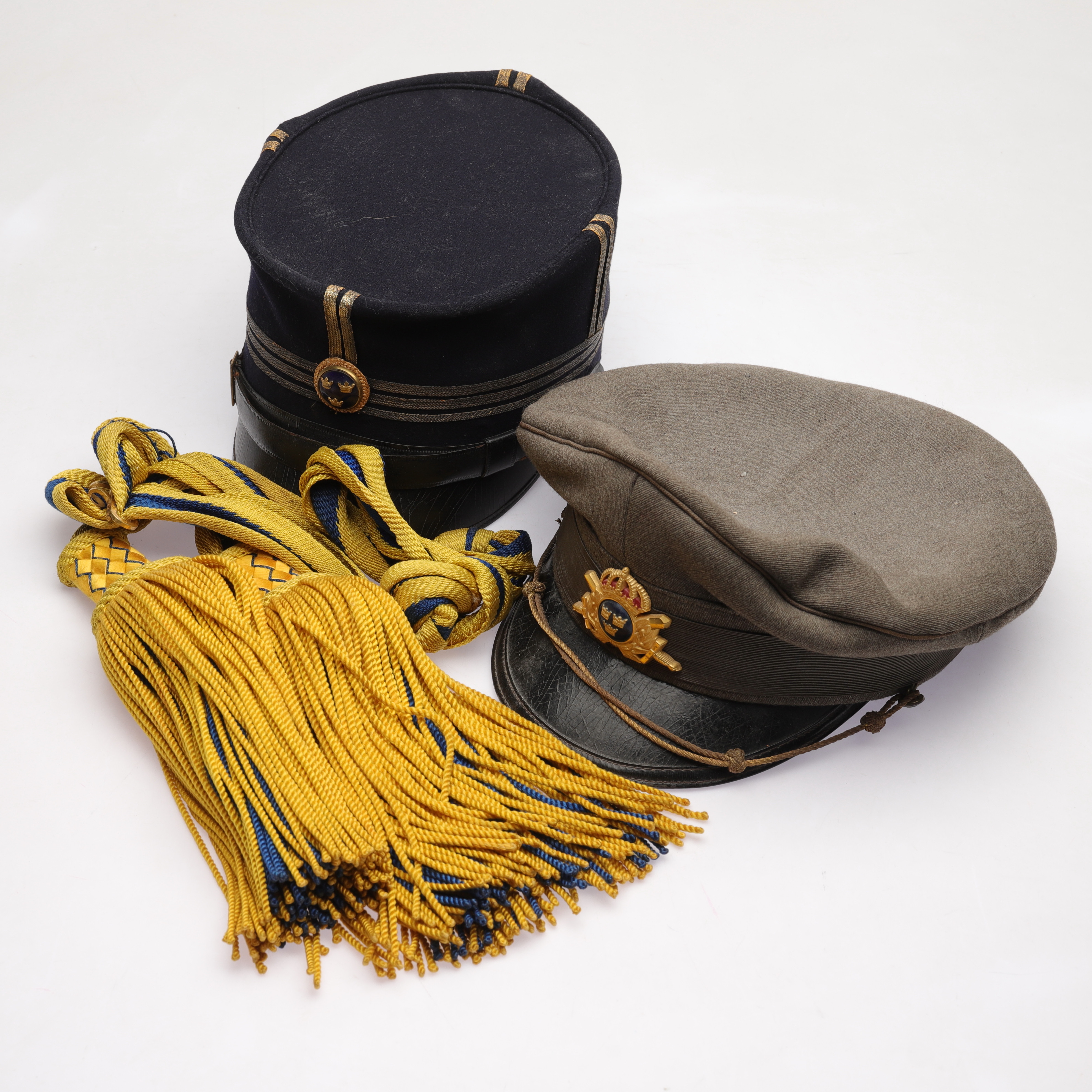 MILITARIA, 3 delar, b.la. mössa m/1865-99 för officer, Svenska armén, 1900-tal.