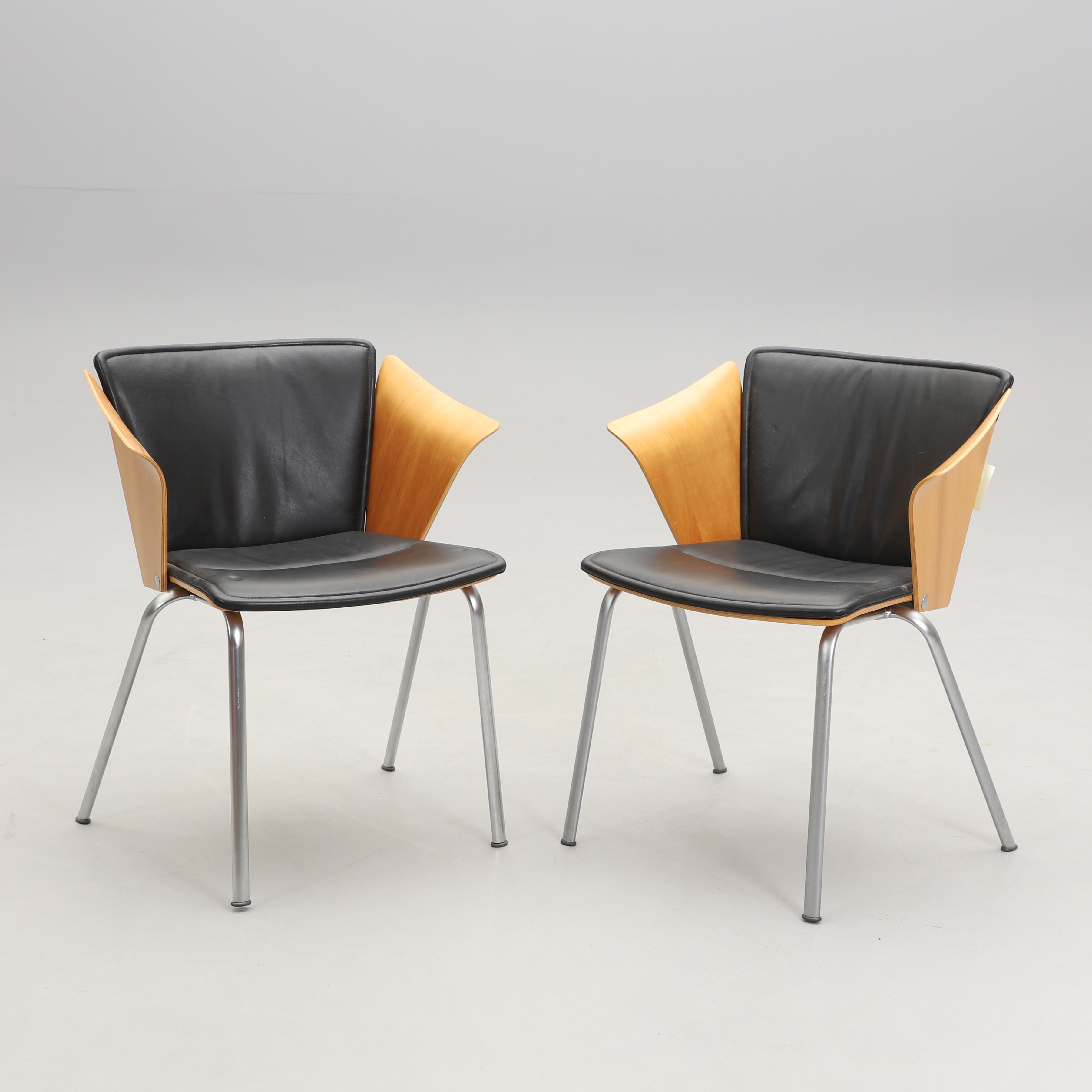 VICO MAGISTRETTI. Karmstolar, 1 par, "VM3", Fritz Hansen, 1990-tal.