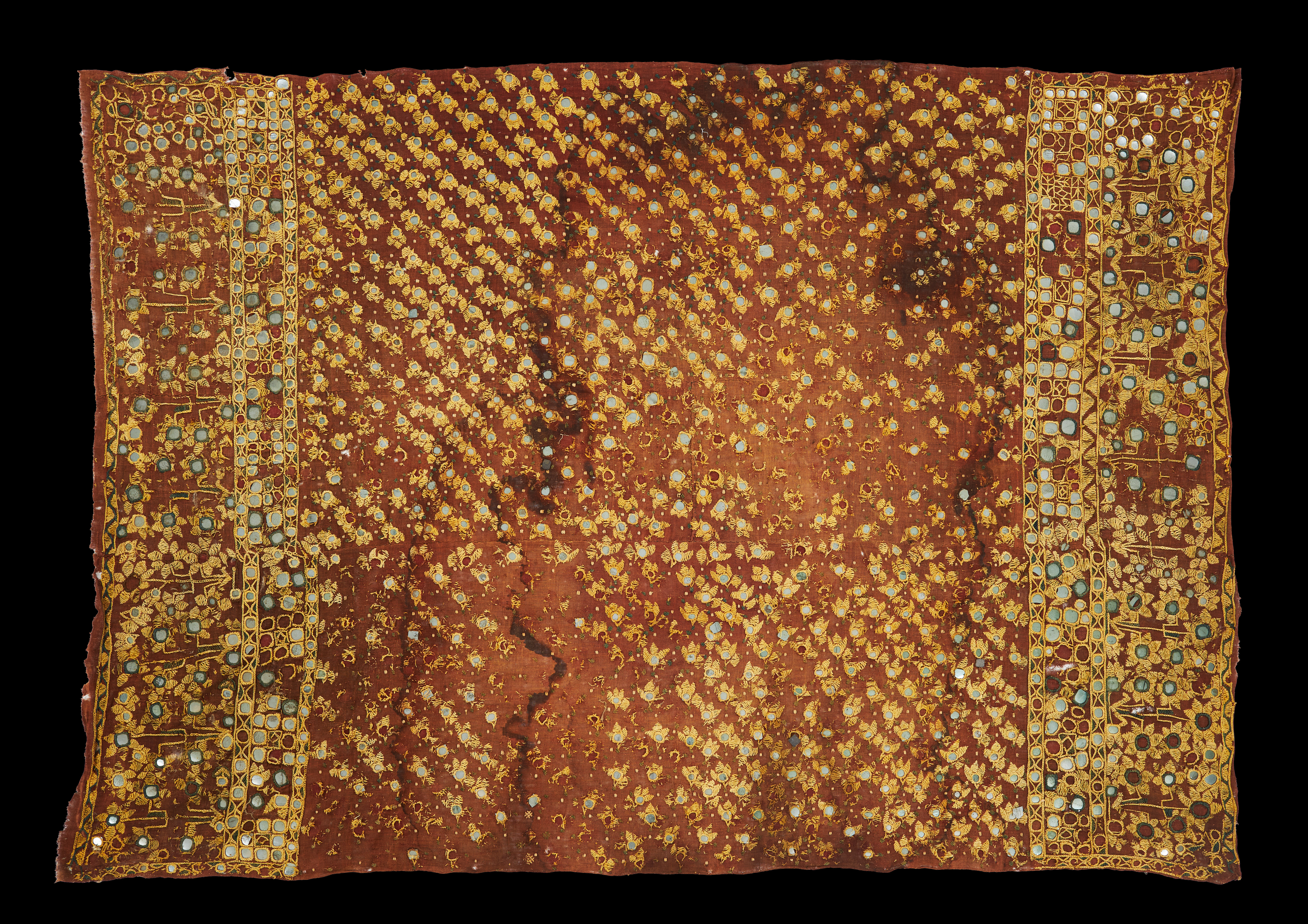 SHISHEDAR PHULKARI, Indien 1800-tal, vävt tyg med mönster, broderier och infattade små speglar.