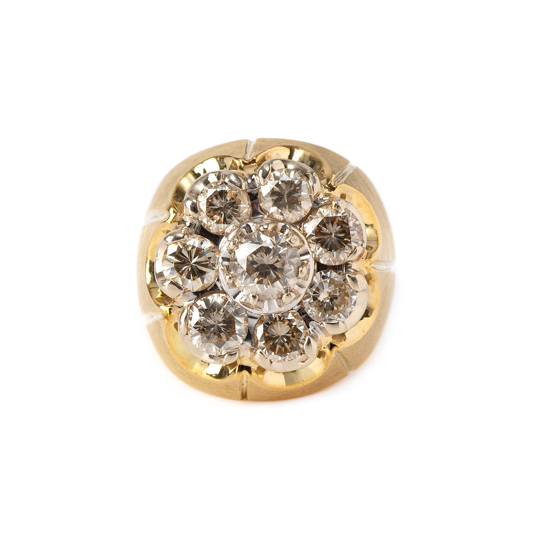 RING, 14K guld med åtta briljantslipade diamanter, totalt ca 6.8 ct.