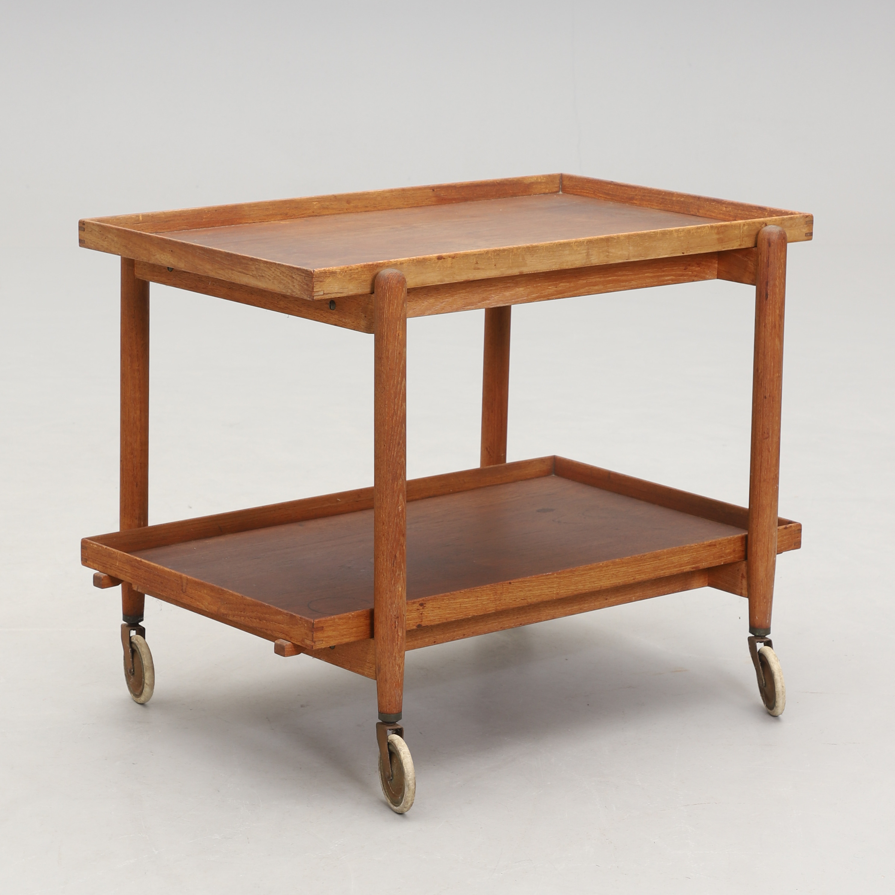 POUL HUNDEVAD. Serveringsvagn, teak, Danmark, 1900-talets andra hälft.
