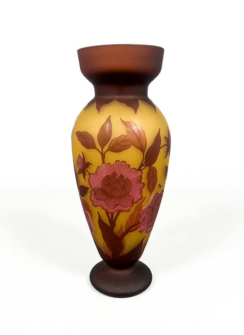 EMILE GALLÉ. EFTER. VAS/LAMPFOT, Art nouveau, Signerad i dekoren, 1900-tal.