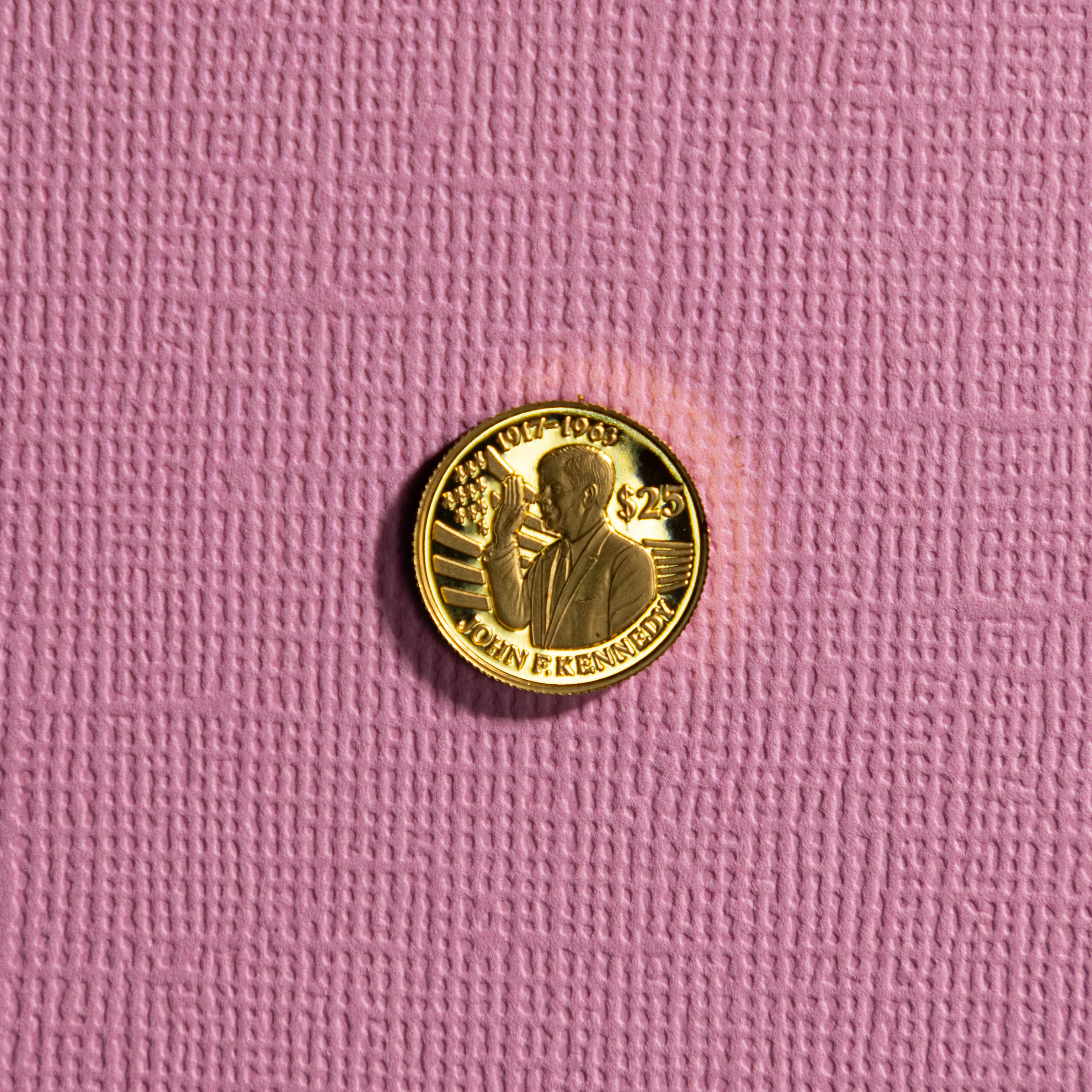 GULDMYNT. Niue, John F Kennedy, 25 dollar, 1994.