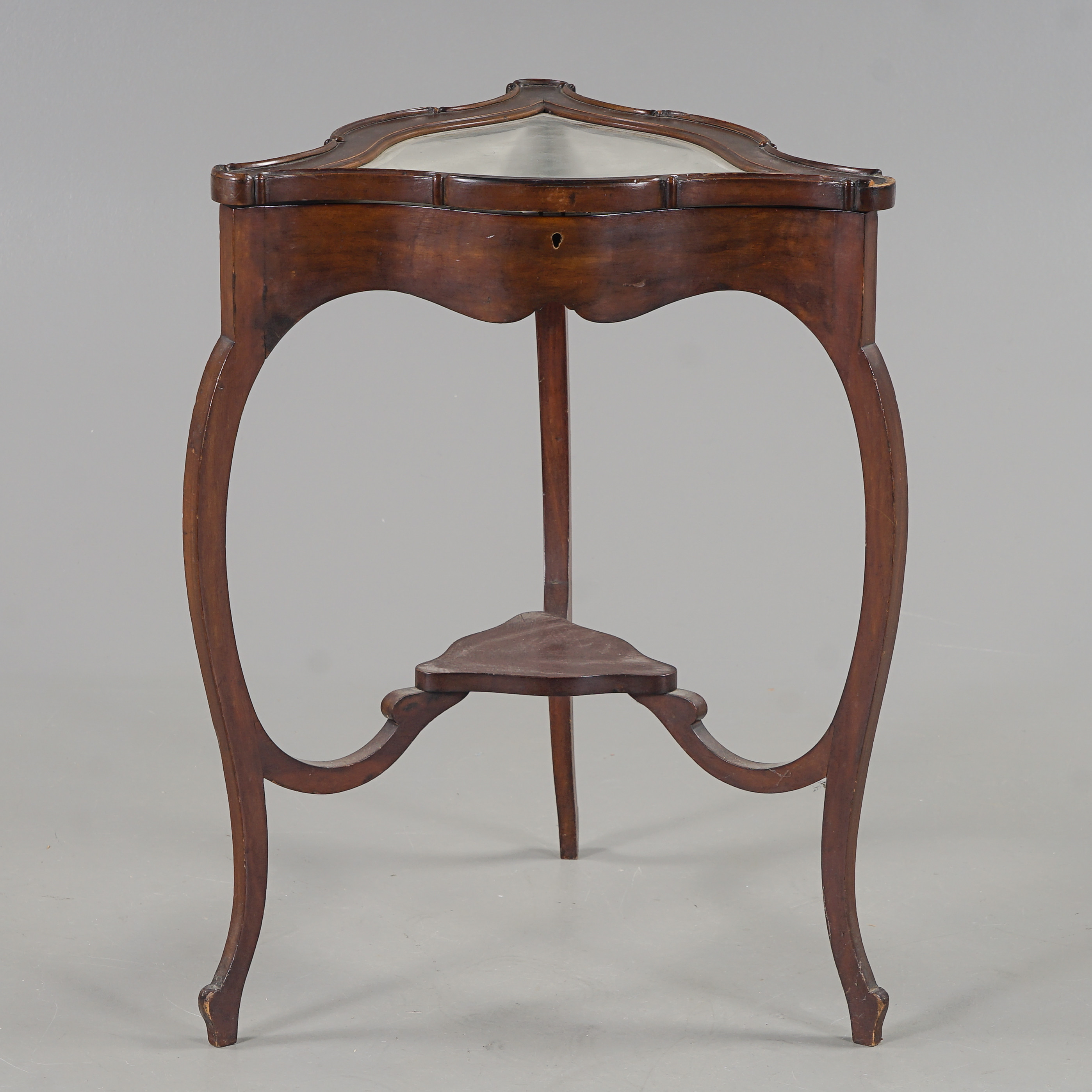 MONTERBORD Mahogny, England, tidigt 1900-tal.