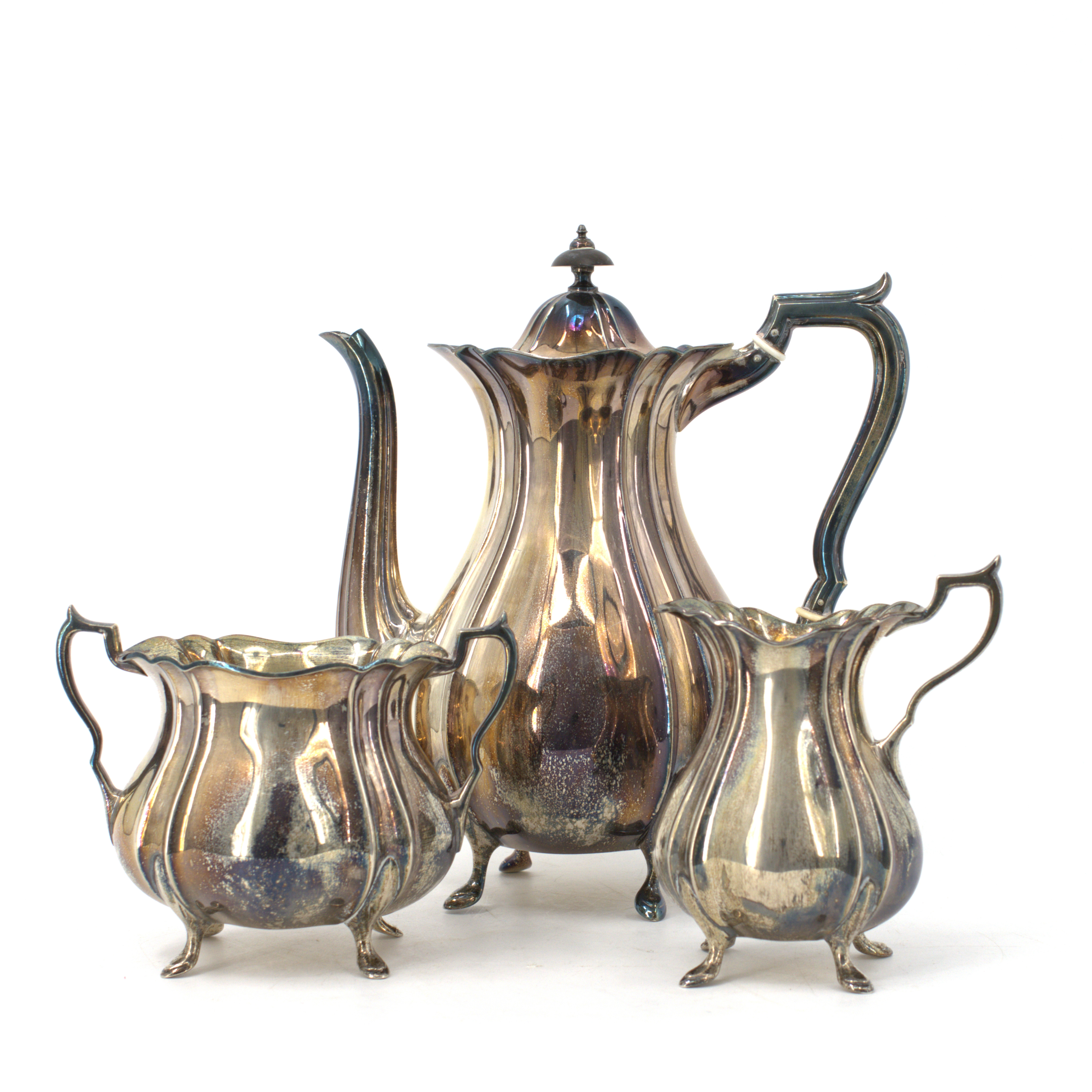 KAFFEKANNA, GRÄDDKANNA och SOCKERSKÅL, 3 delar, silver, rokokostil, GAB, Guldsmedsaktiebolaget i Stockholm 1926.