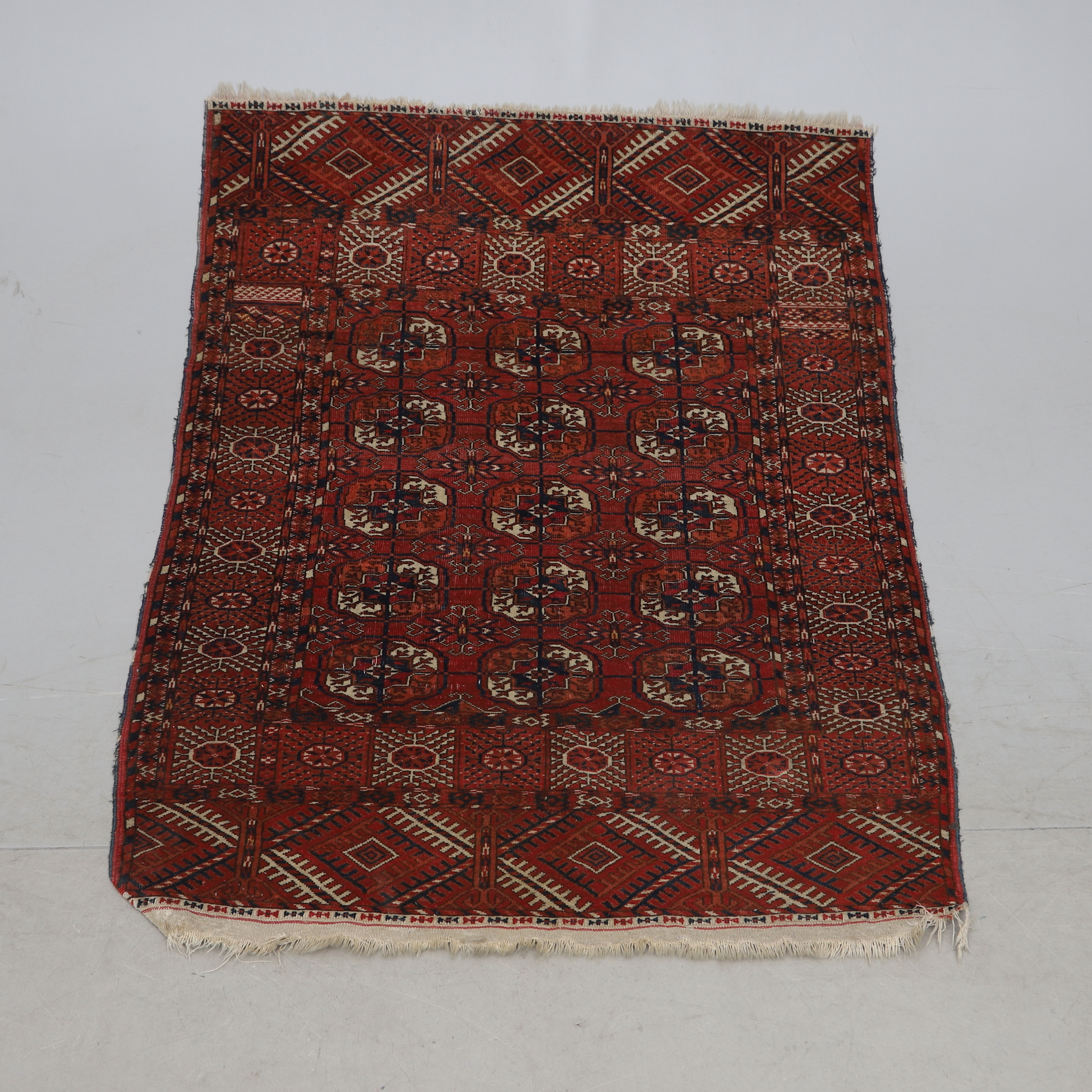 MATTA, Orient, Bochara, ull, ca 142x108 cm.