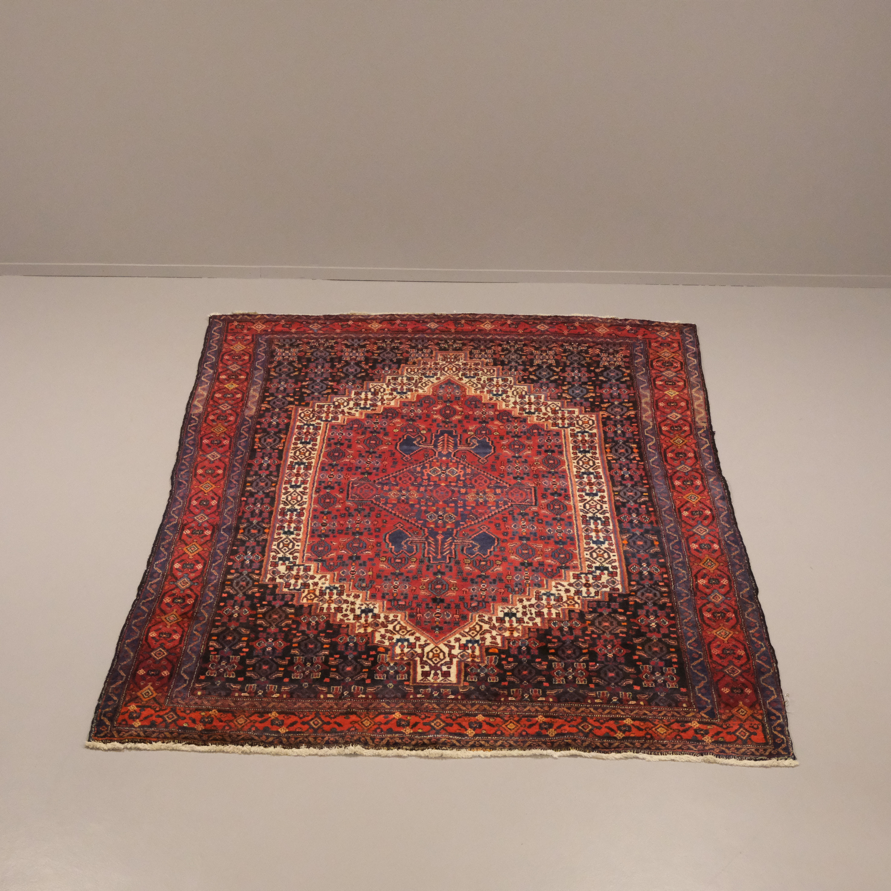 HANDKNUTEN MATTA, ORIENTALISK.