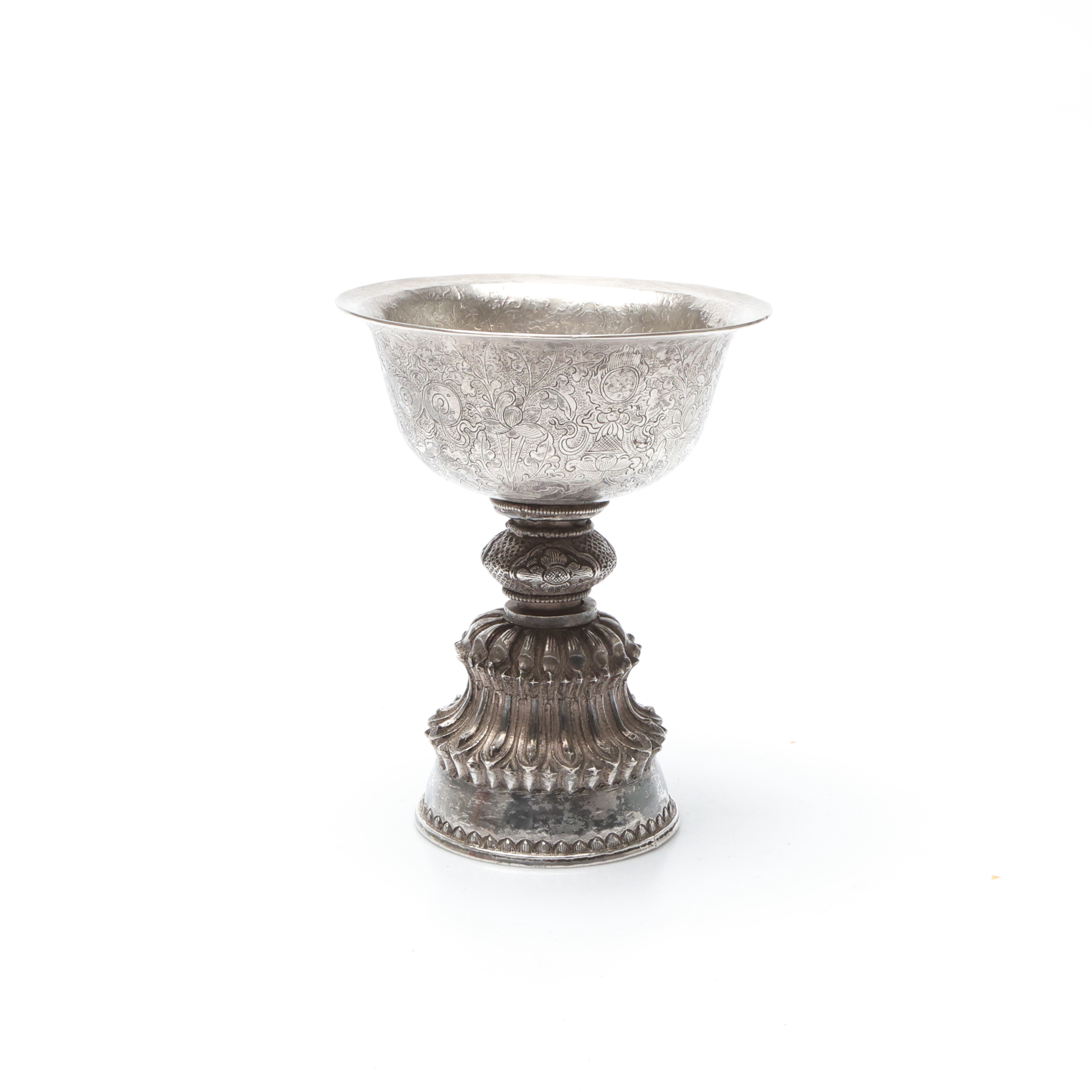 SMÖRLAMPA, Butter lamp, Tibet, låghaltigt silver med driven och graverad dekor, 1800-tal.