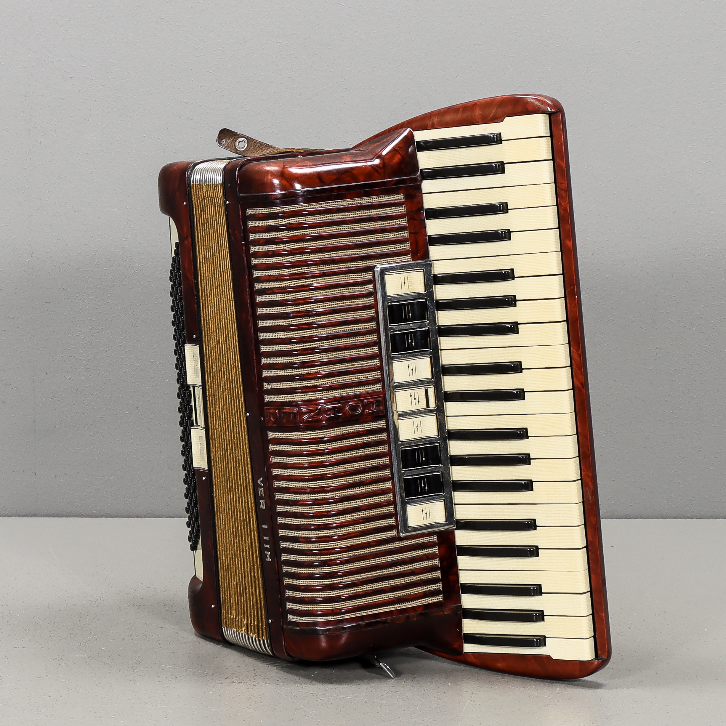 PIANODRAGSPEL. Hohner Verdi IIM.
