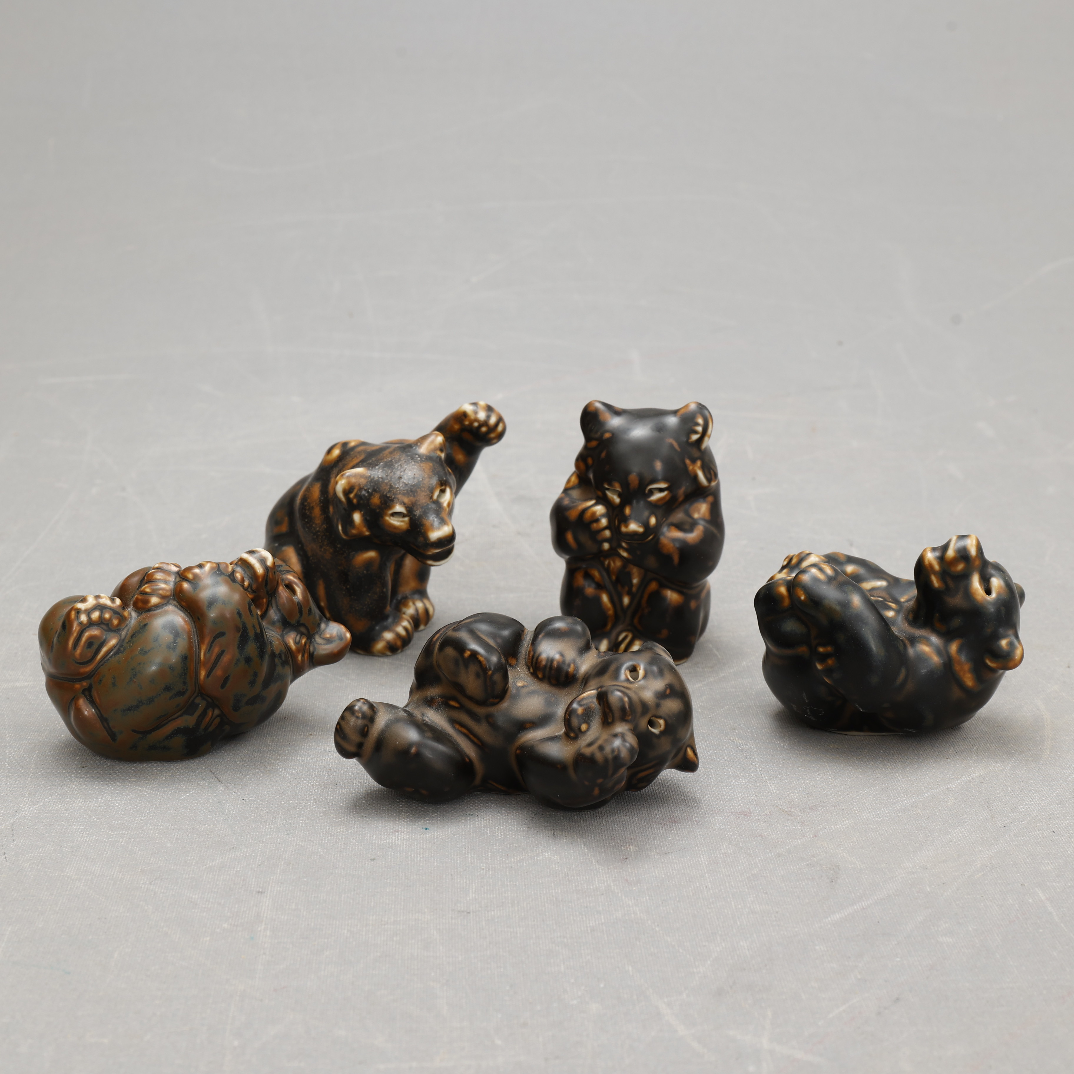 KNUD KYHN. Figuriner, 5 stycken, stengods,björnar, Royal Copenhagen, Danmark.