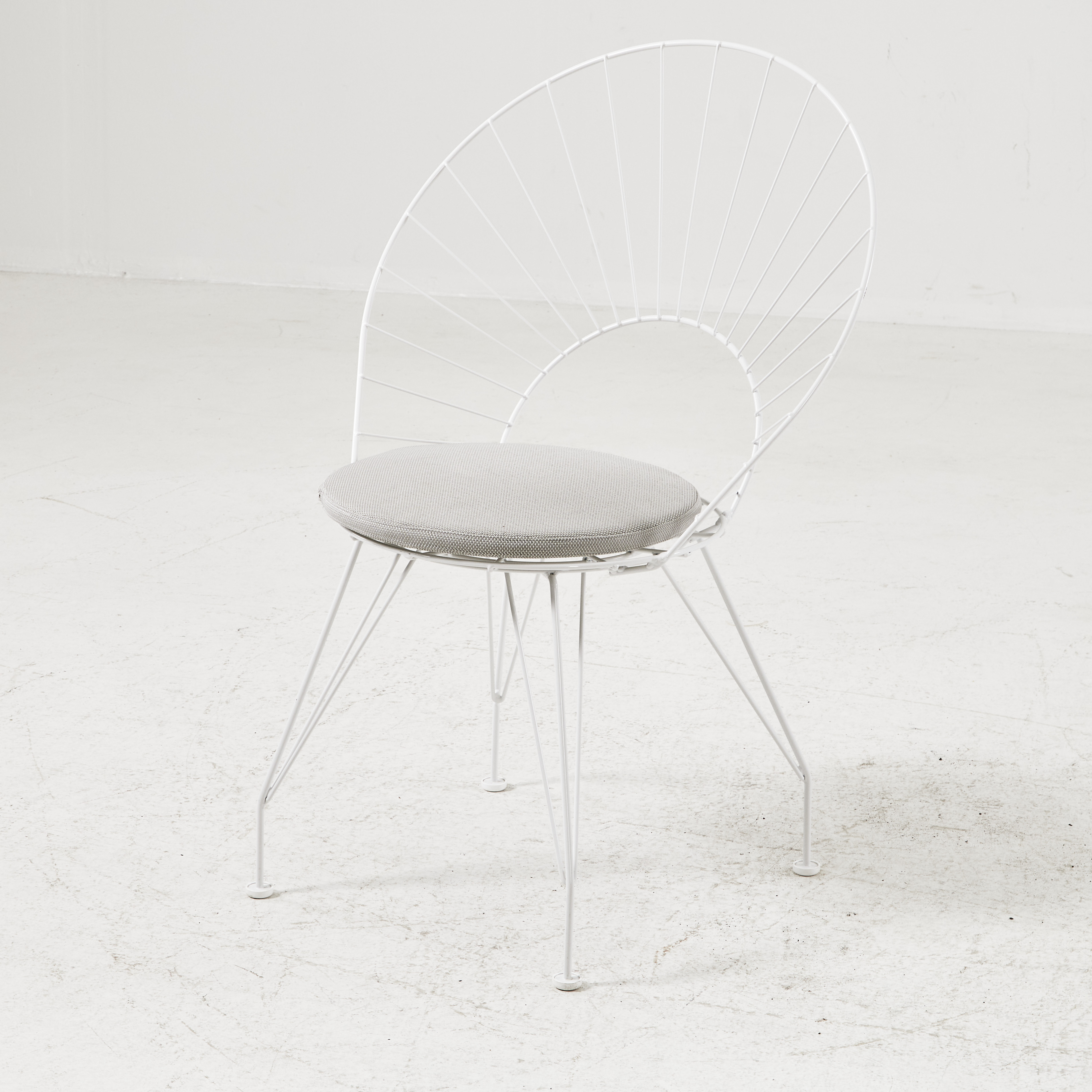 YNGVE EKSTRÖM. Trädgårdsstol, vitlackad metall, för Swedese, 2000-tal.