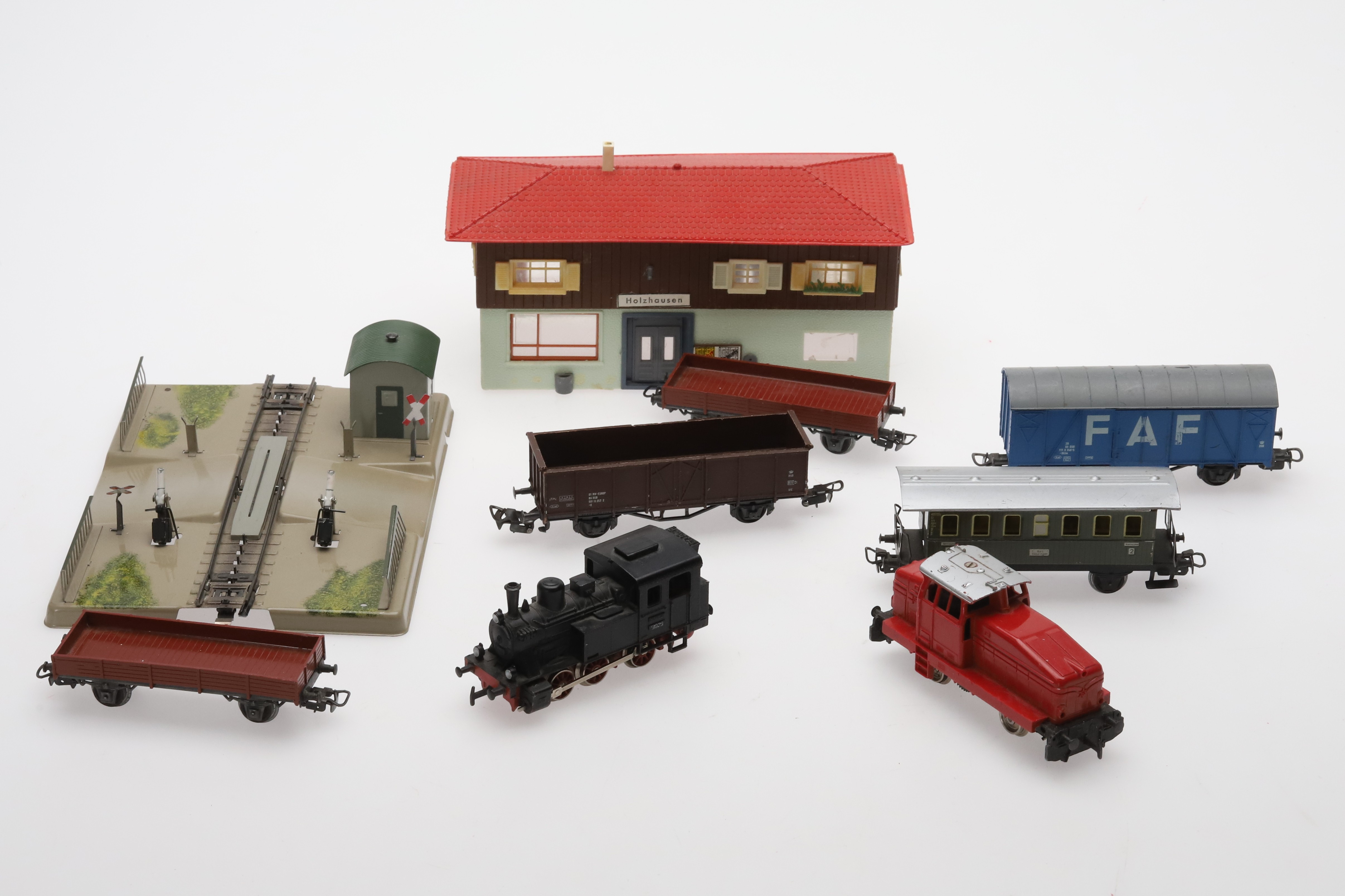 MODELLJÄRNVÄG MÄRKLIN, med tillbehör.