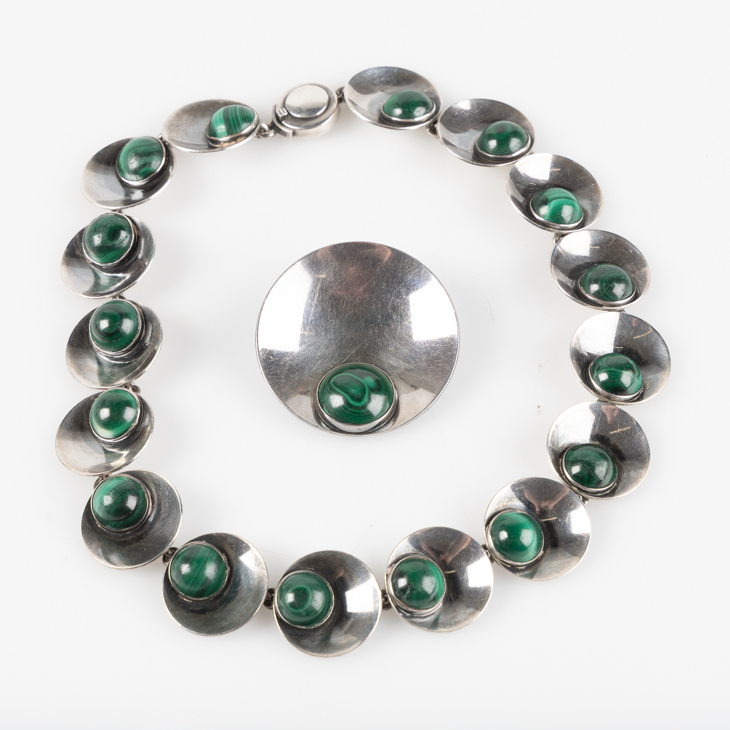 NIELS ERIK FROM (DANMARK,1908-1982). Collier och brosch, sterling silver och malakit.