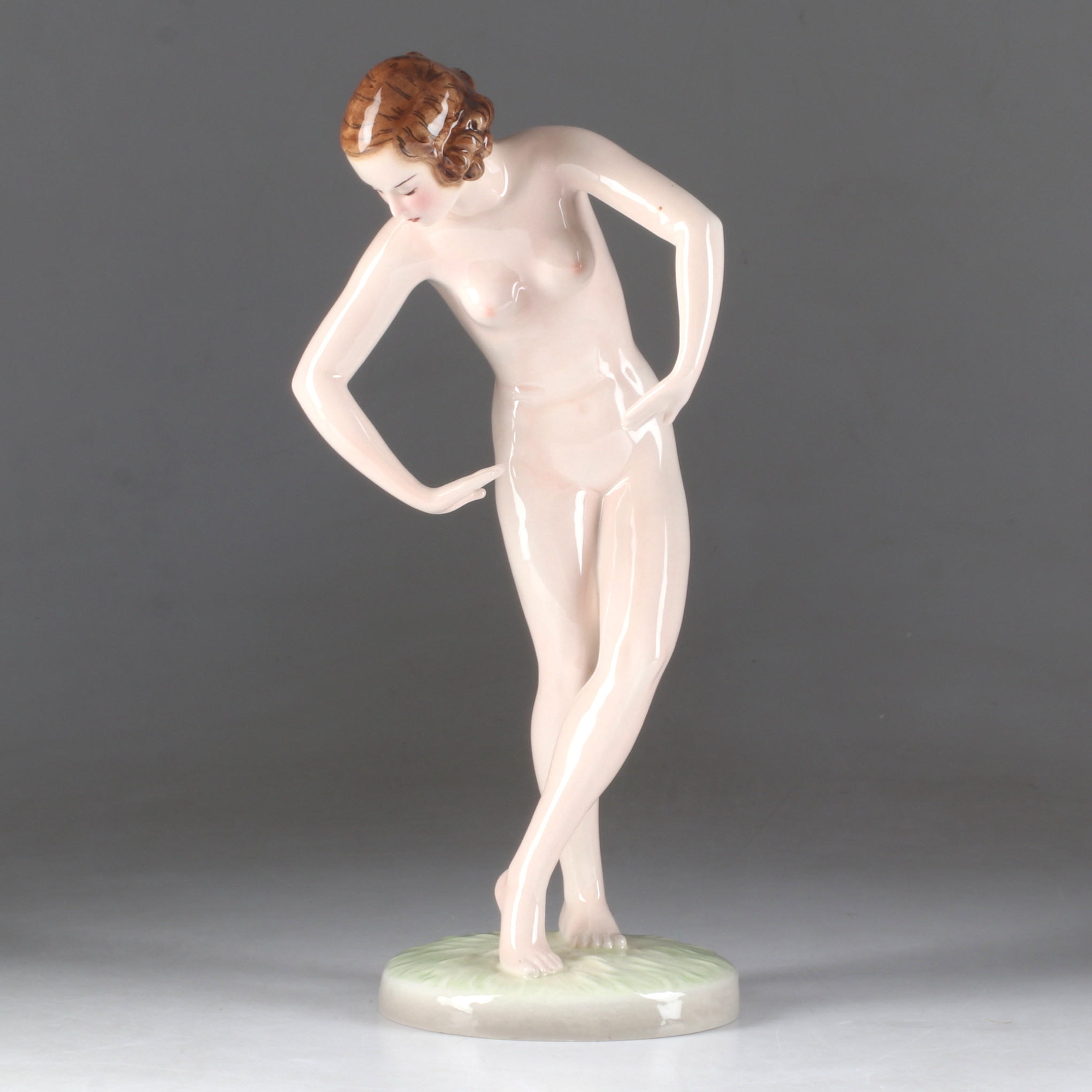 FIGURIN, dansande kvinna, flintgods, Goldscheider, Wien, 1900-talets första hälft.