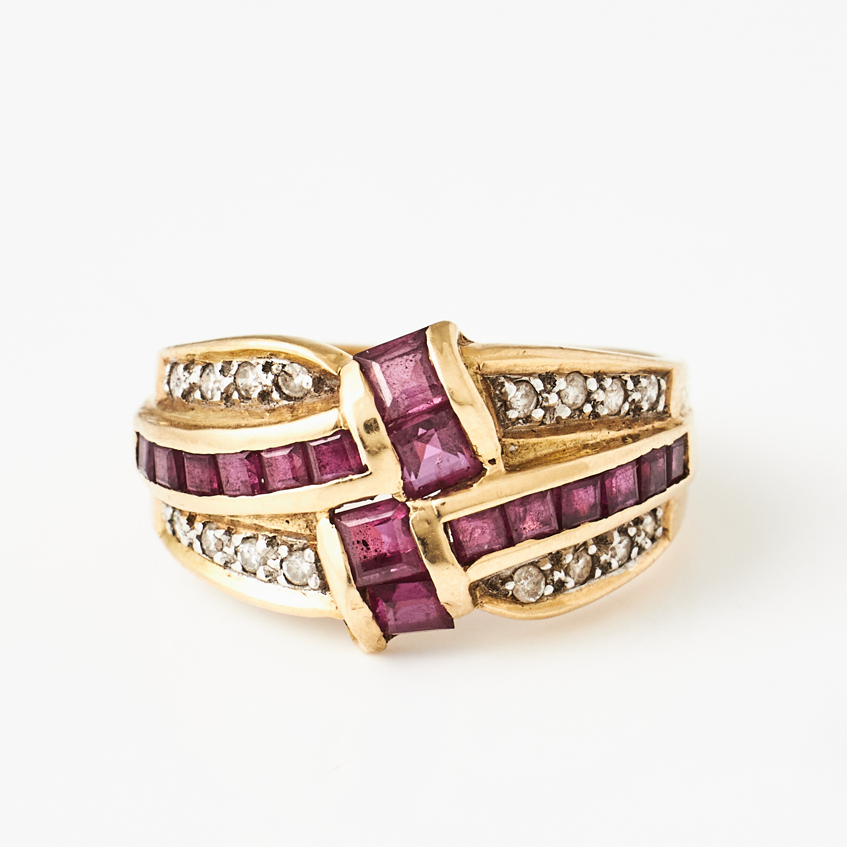 RING, 18 k guld, dekor med 16 små briljanter samt 16 carréslipade rubiner, 1980/1990-tal, svensk kontrollstämpel.