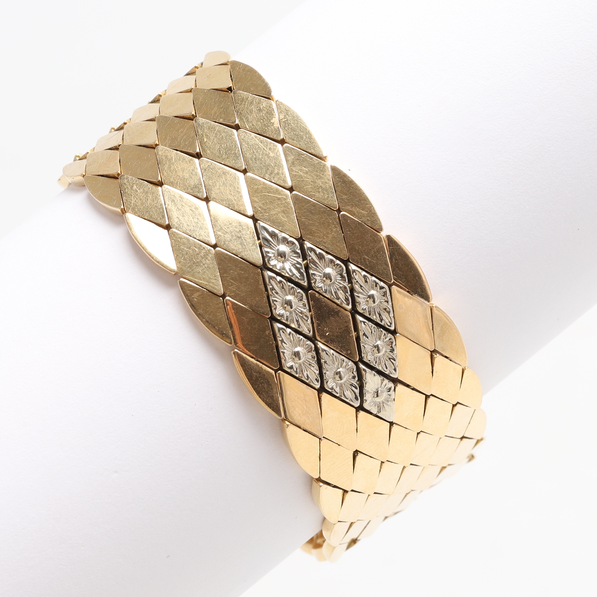 ARMBAND. 18K guld. Italien. Vikt ca 54,4 gram.