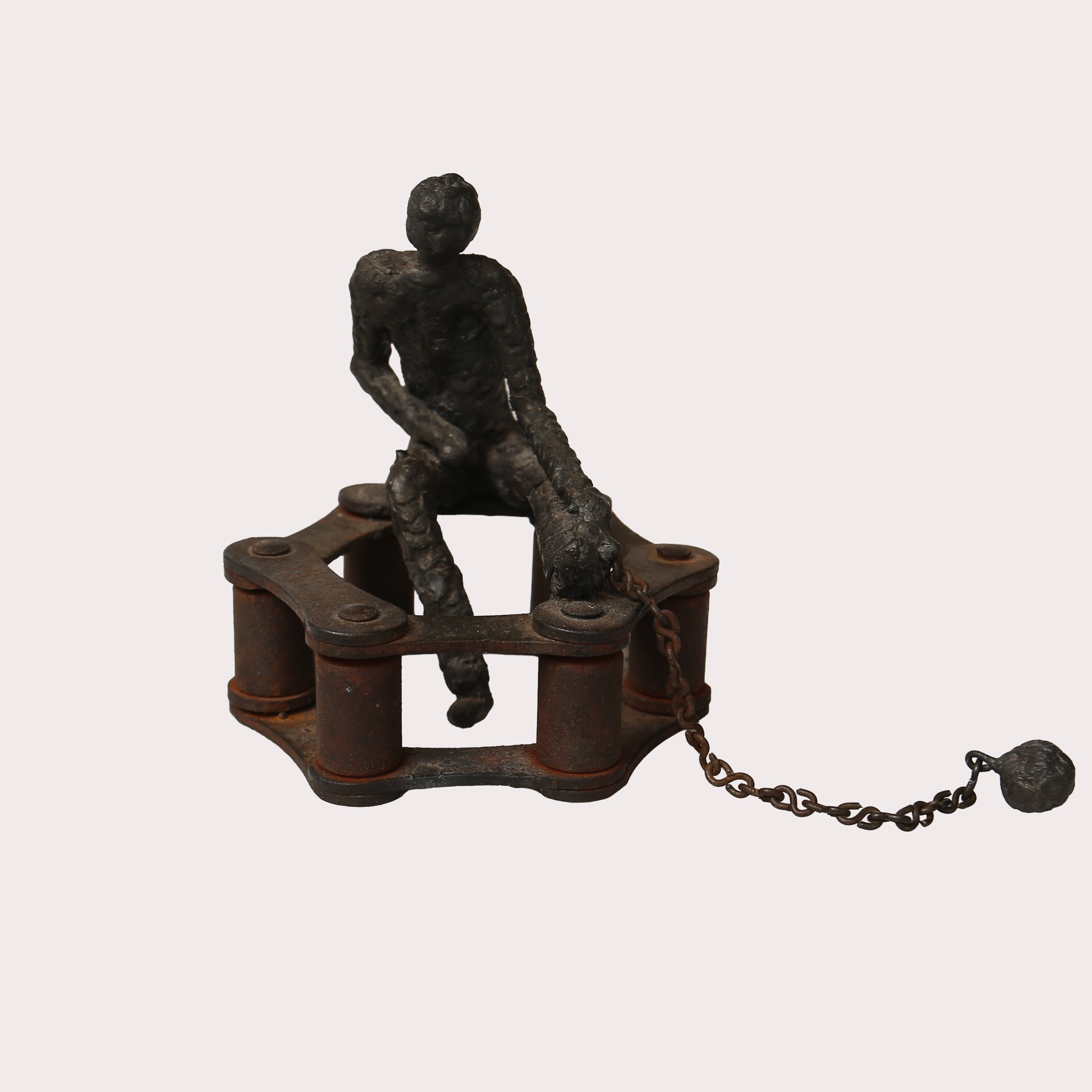 SVEN ÅKE EKBERG. Skulptur, metall, "Kedjefånge", signerad, daterad 1980.