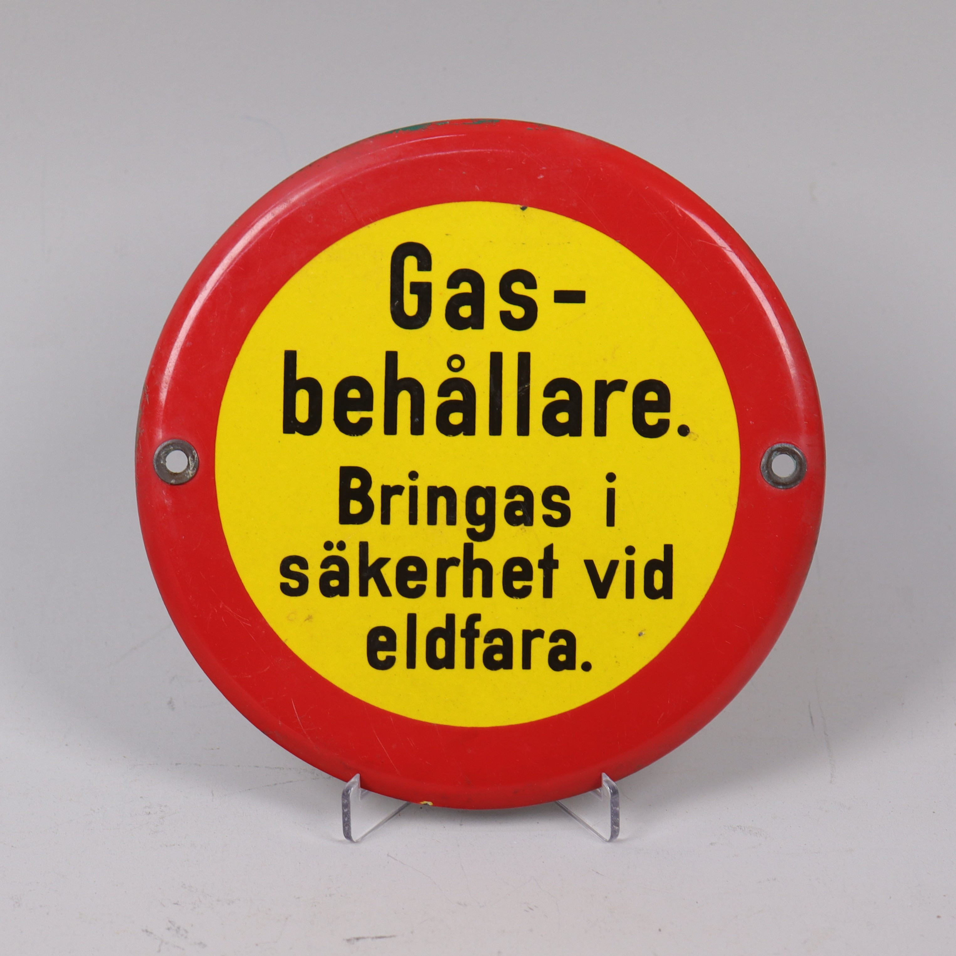 EMALJSKYLT, "Gasbehållare. Bringas i säkerhet vid eldfara".