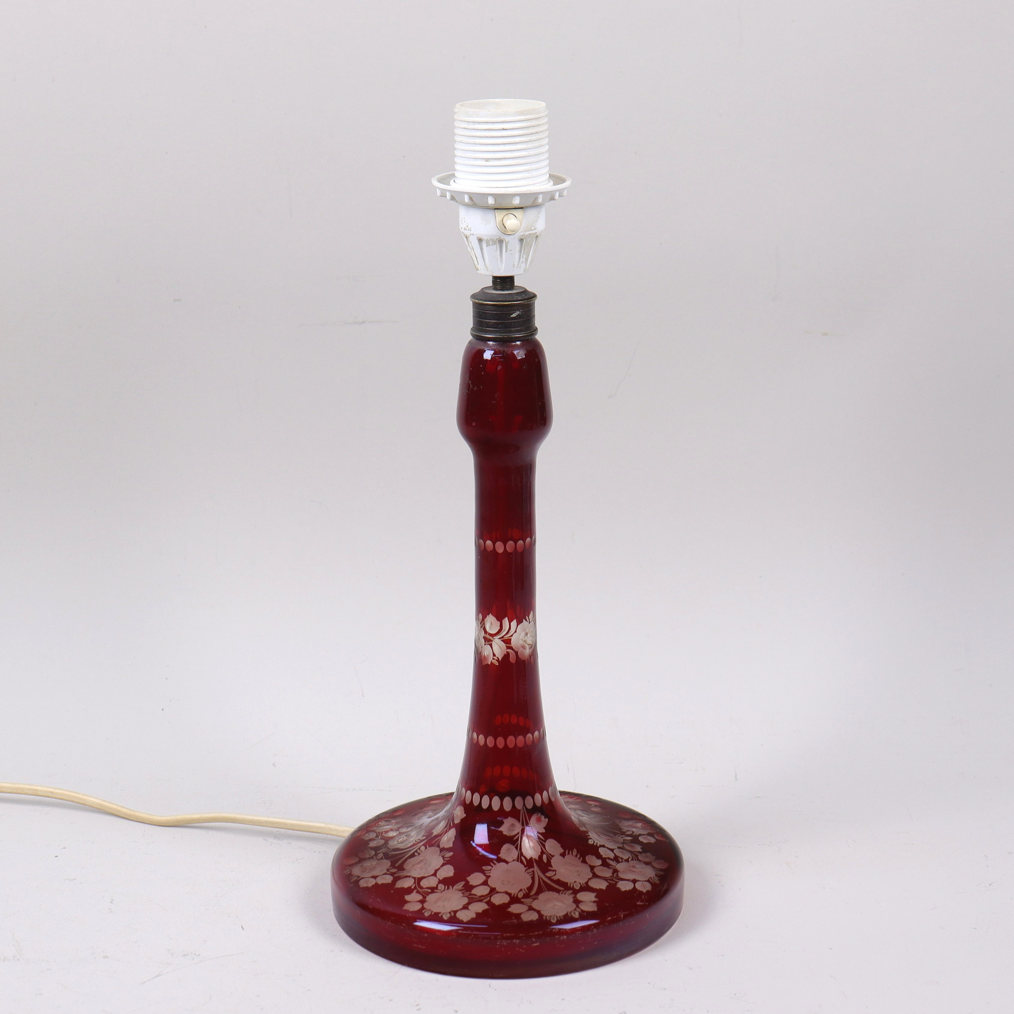 BORDSLAMPA, böhmiskt rött glas, 1900-tal.