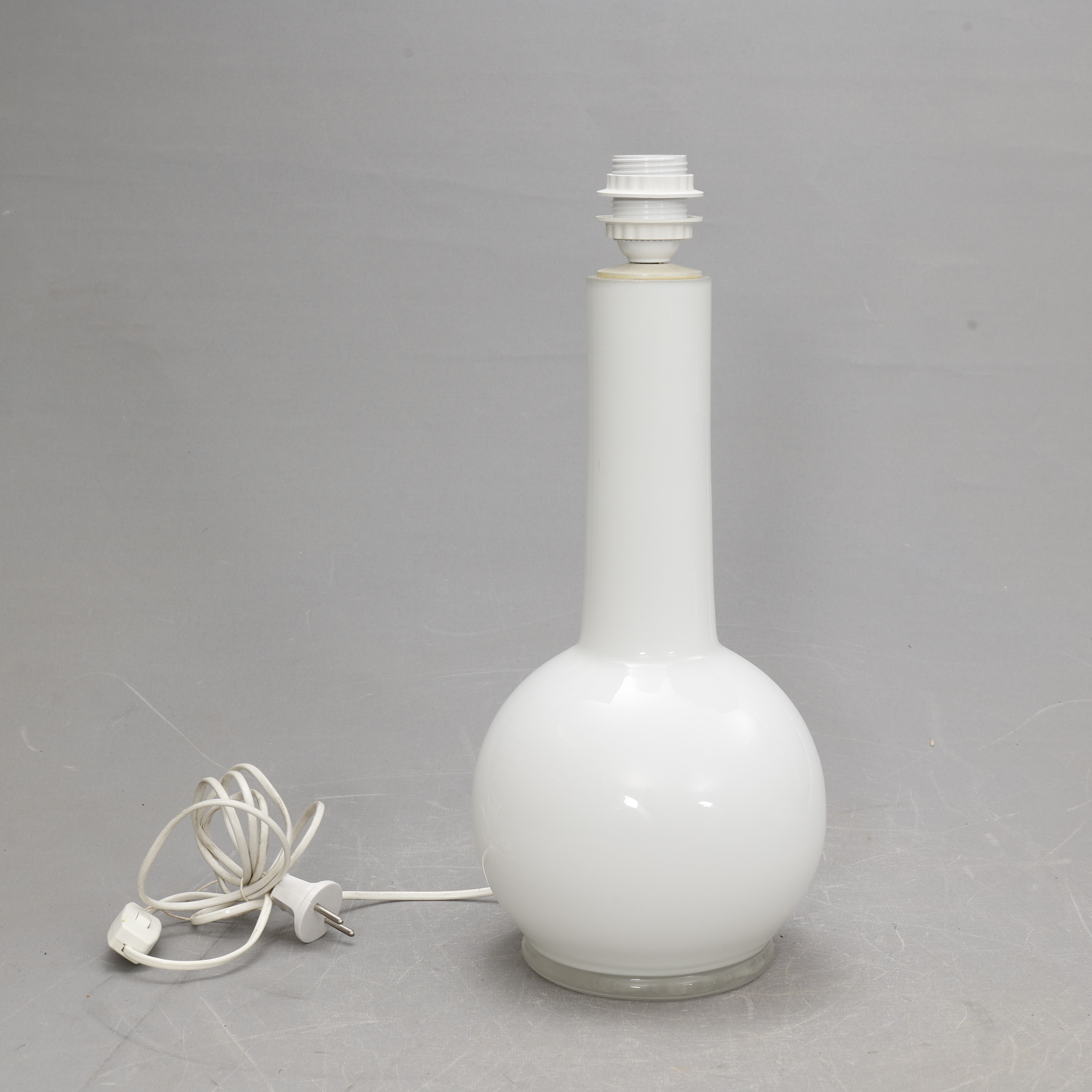BORDSLAMPA, vitt glas.