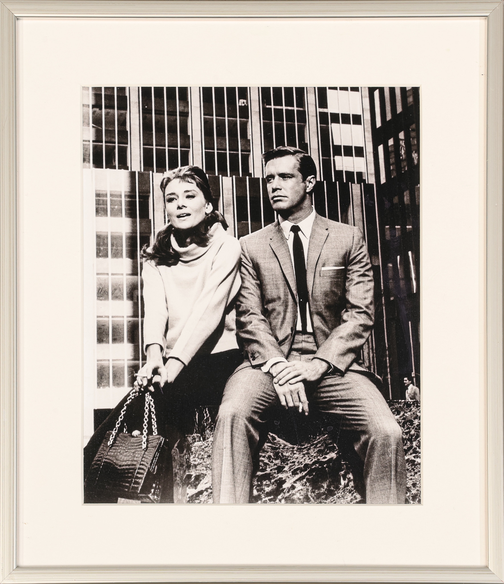 AUDREY HEPBURN OCH GEORGE PEPPARD i frukost på Tiffany's från 1961, filmfoto.
