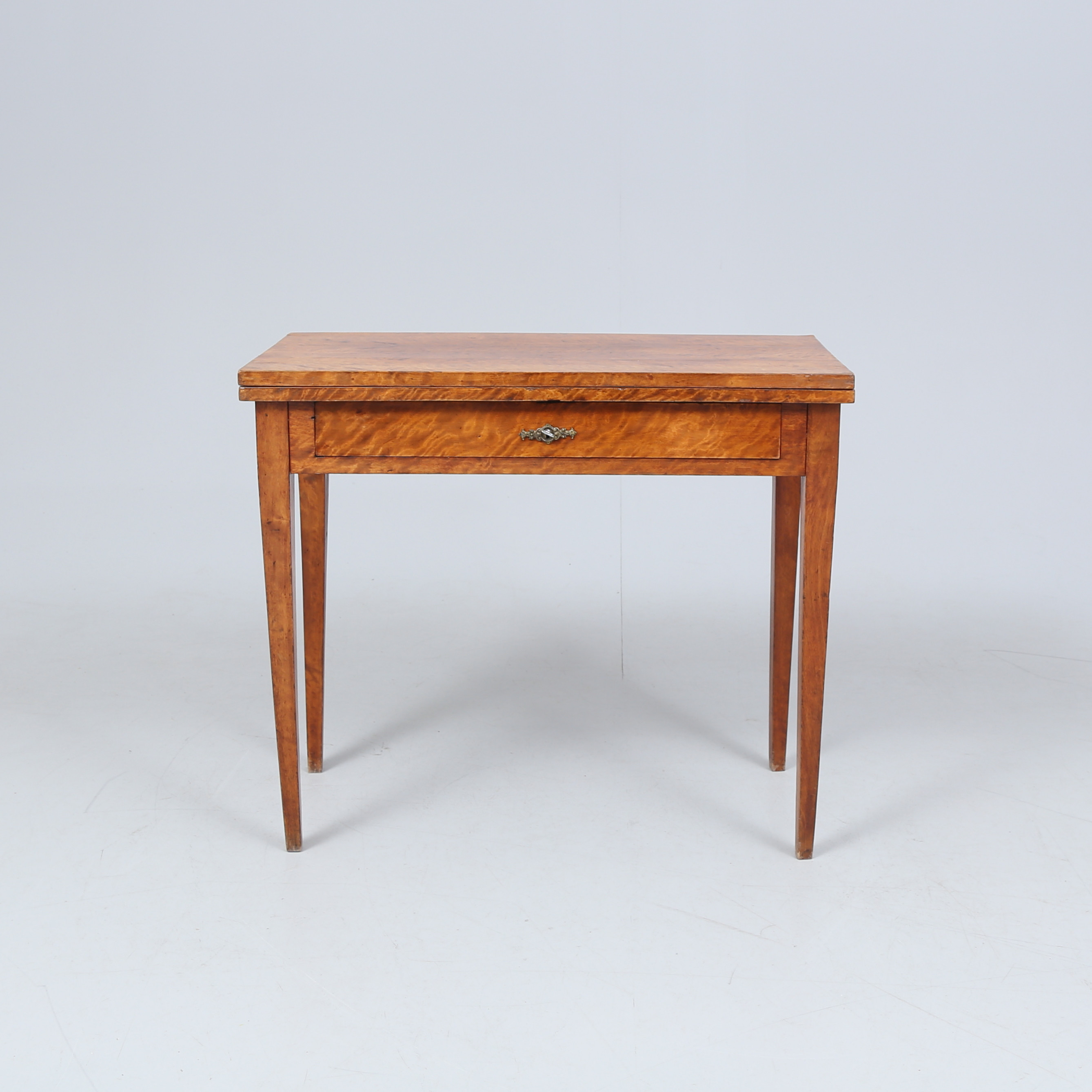 SPELBORD, med låda, sengustavianskt, omkring 1800.