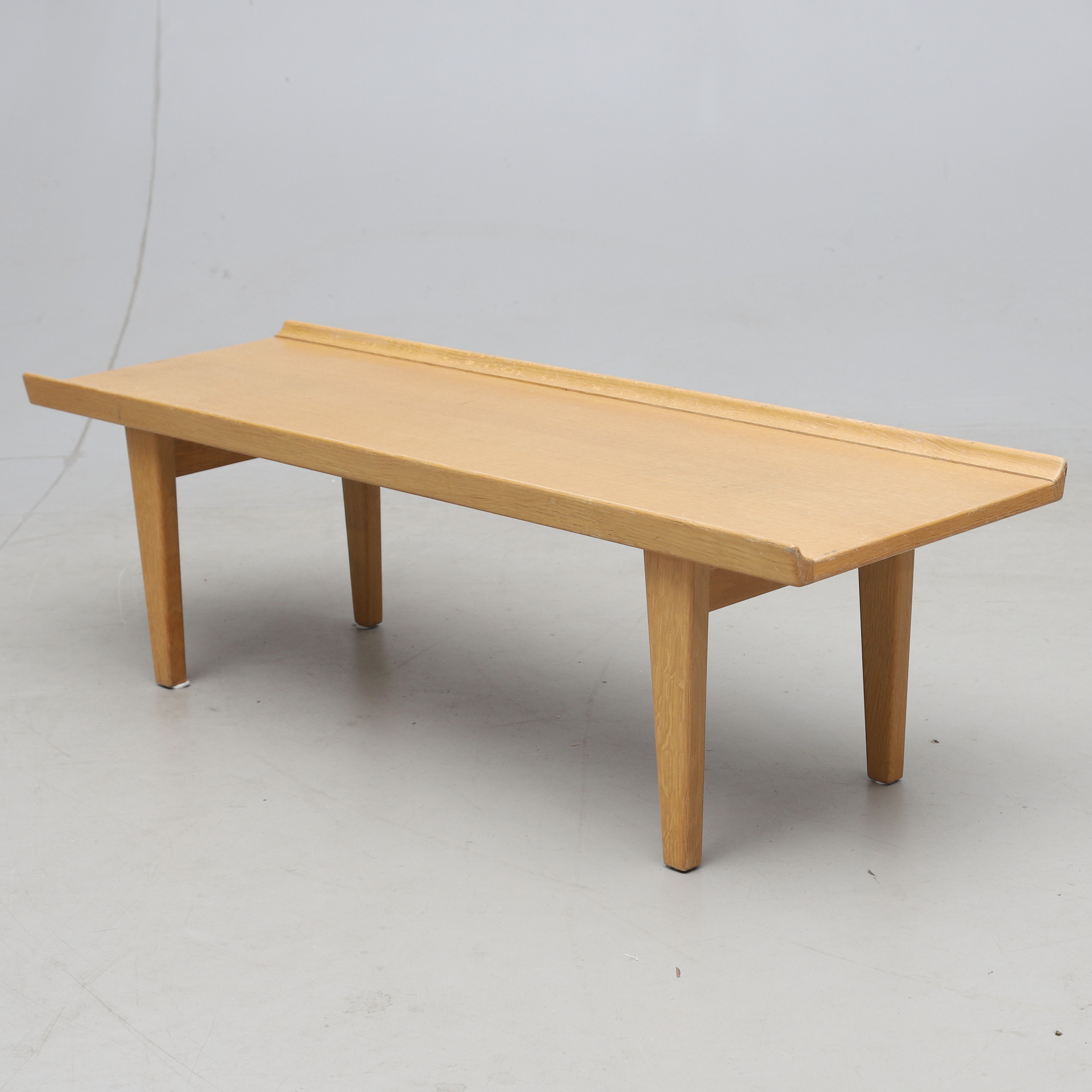 ERIK WÖRTZ. bänk/bord, ek, "Novett", IKEA, 1960-tal.