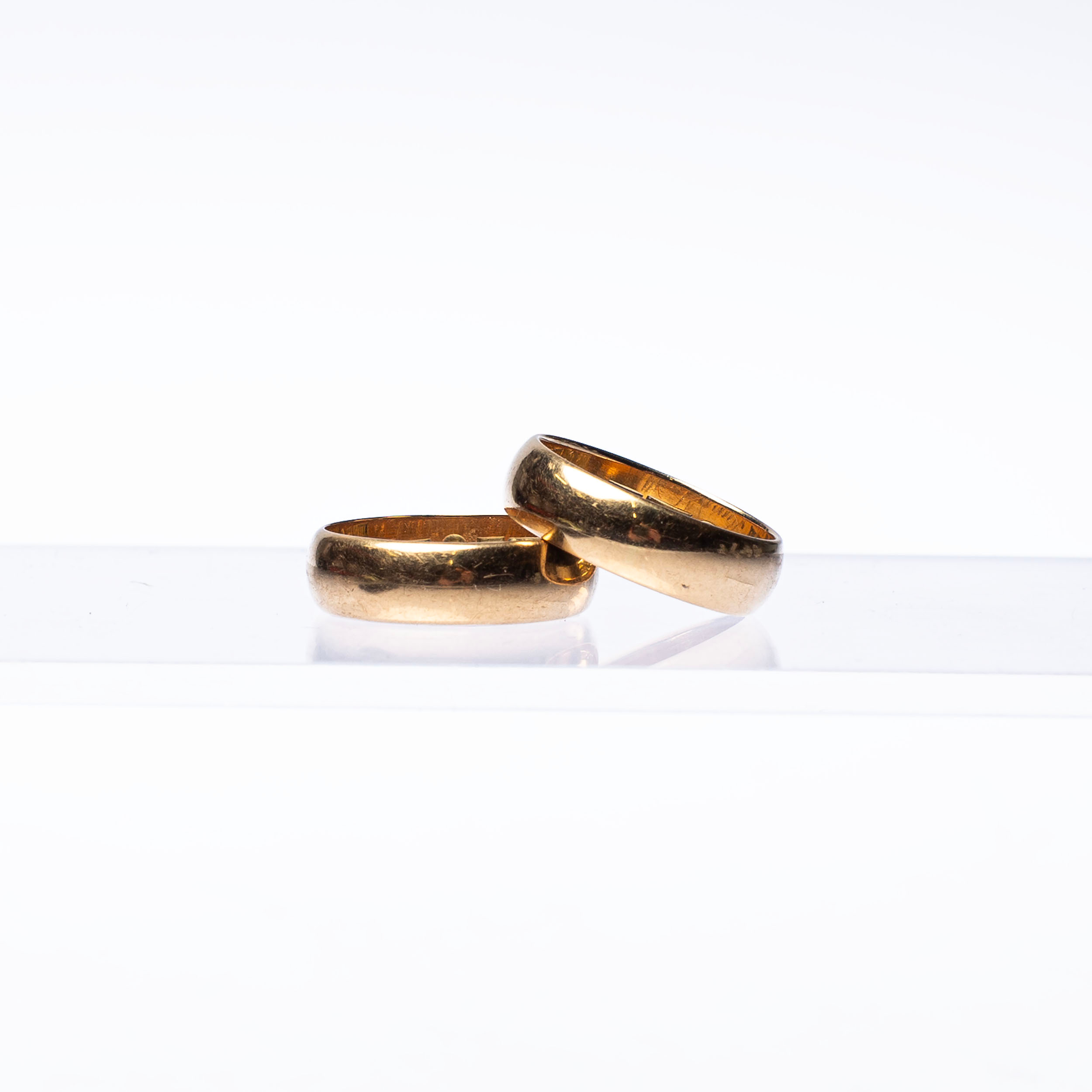 RINGAR, 2st, 18k guld ca 10.8g.