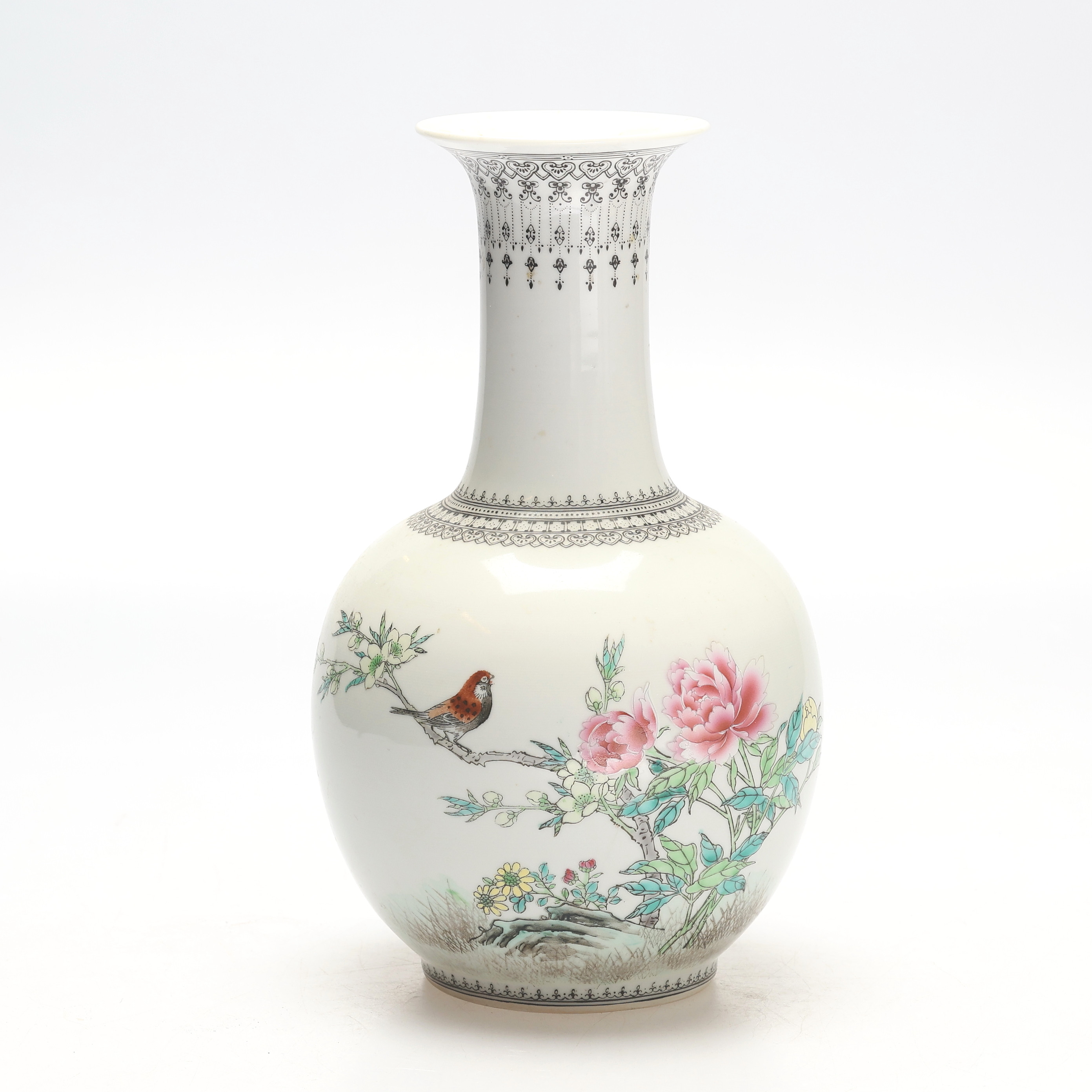 VAS, porslin, handmålad dekor, Japan, 1900-tal.