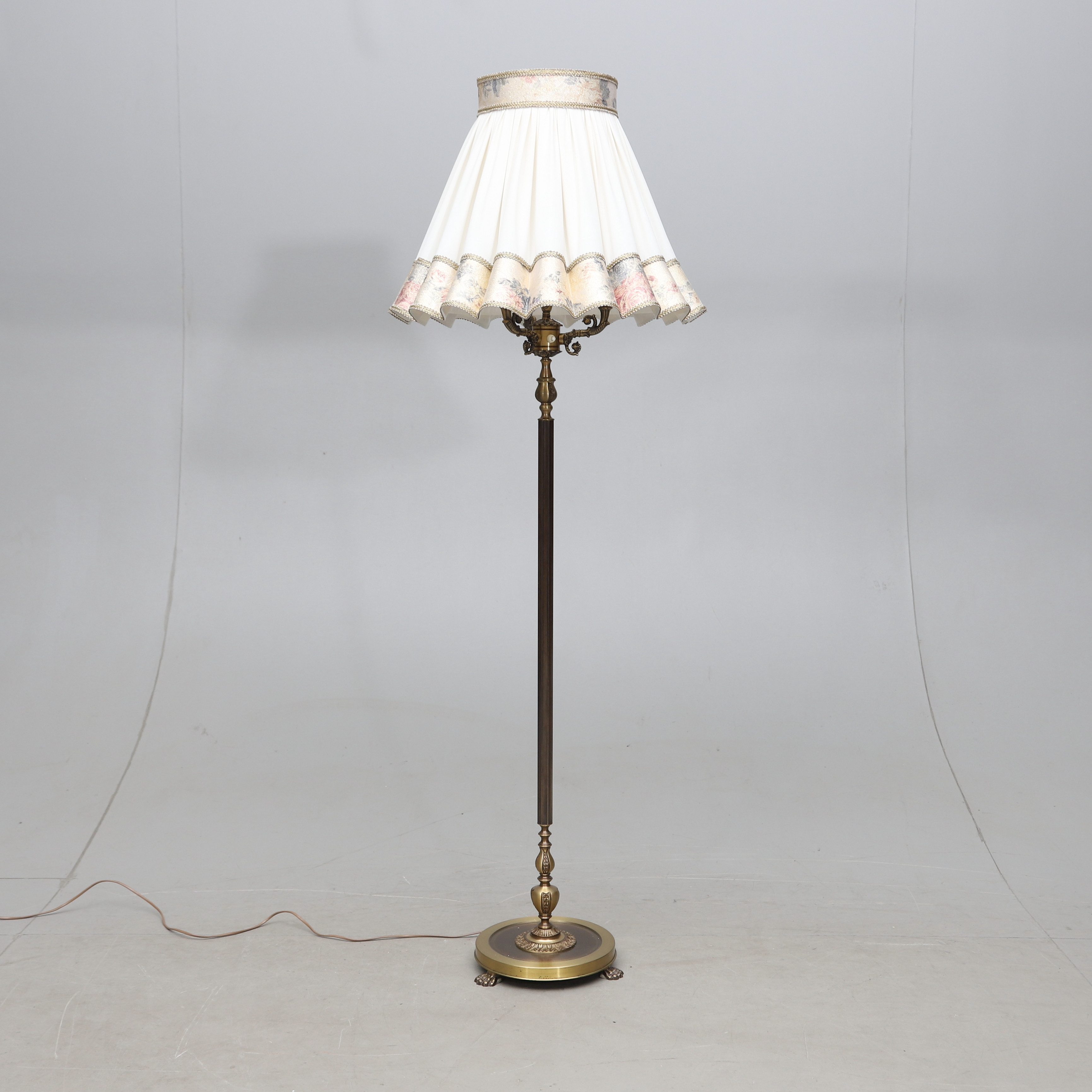 GOLVLAMPA, mässing, Kenbro, 1900-tal.