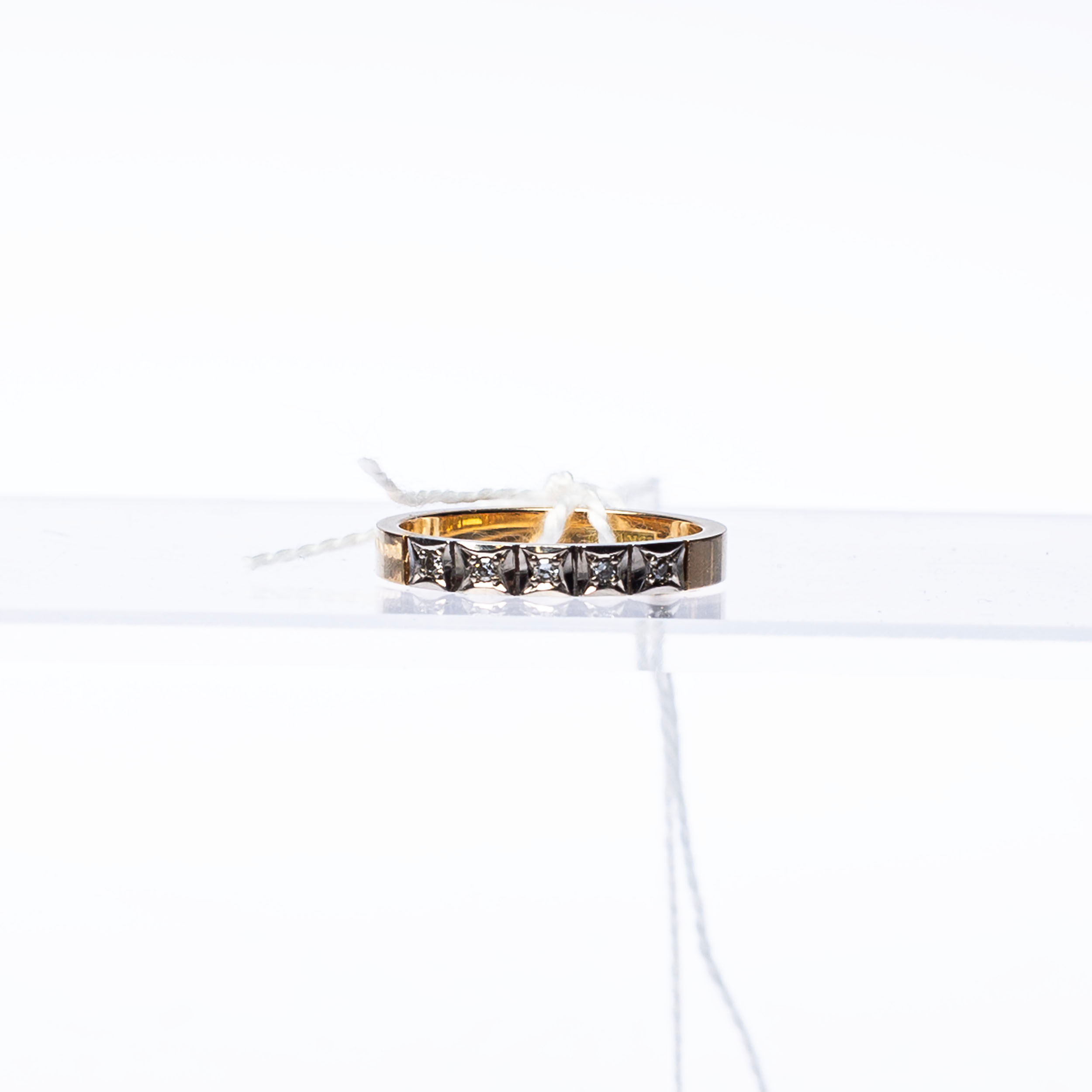 RING, 18k guld med diamanter 0,05 ct, Ceson, Göteborg 1977, vikt ca 3.75g.