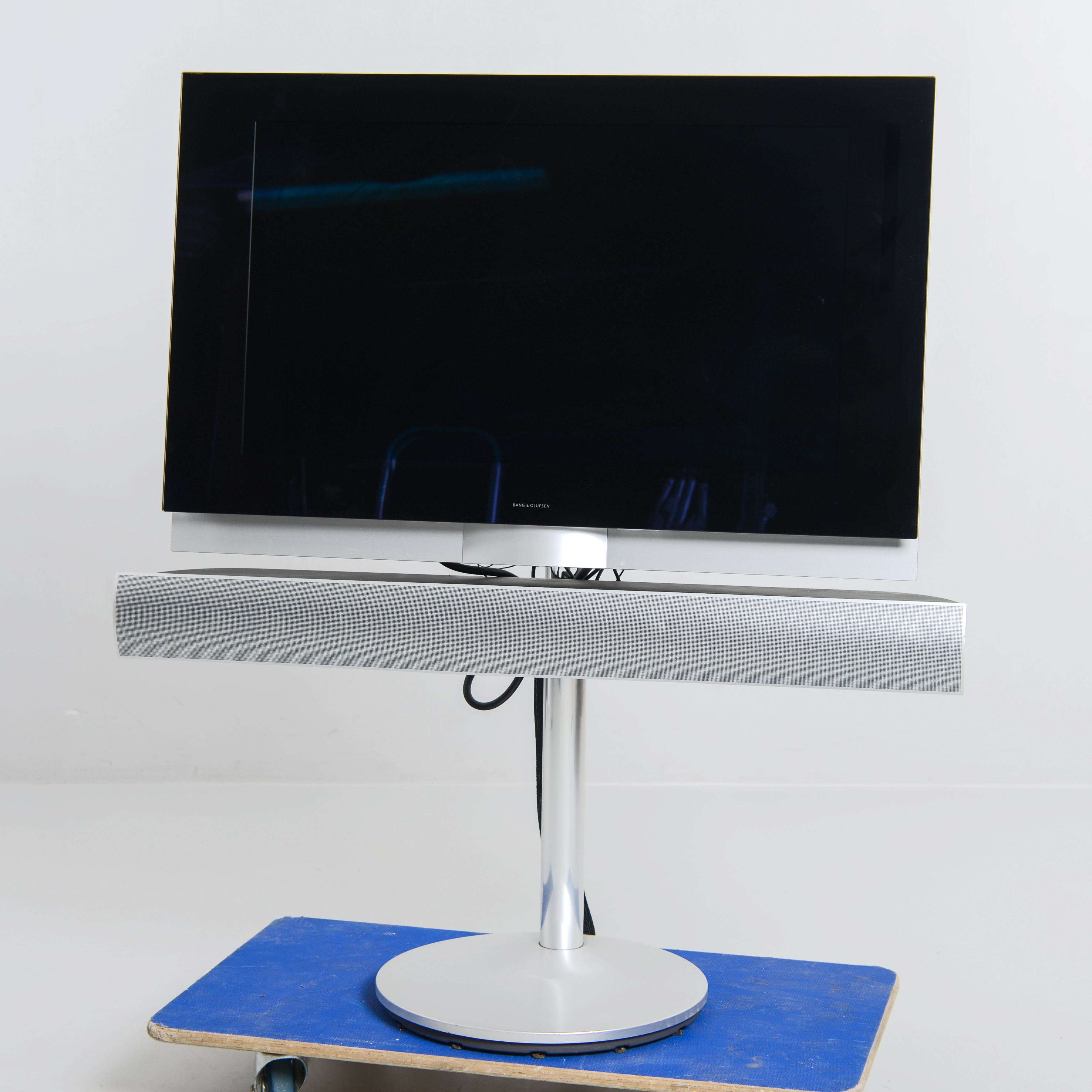 BANG & OLUFSEN, LCD TV & Soundbar, Beovision 7.