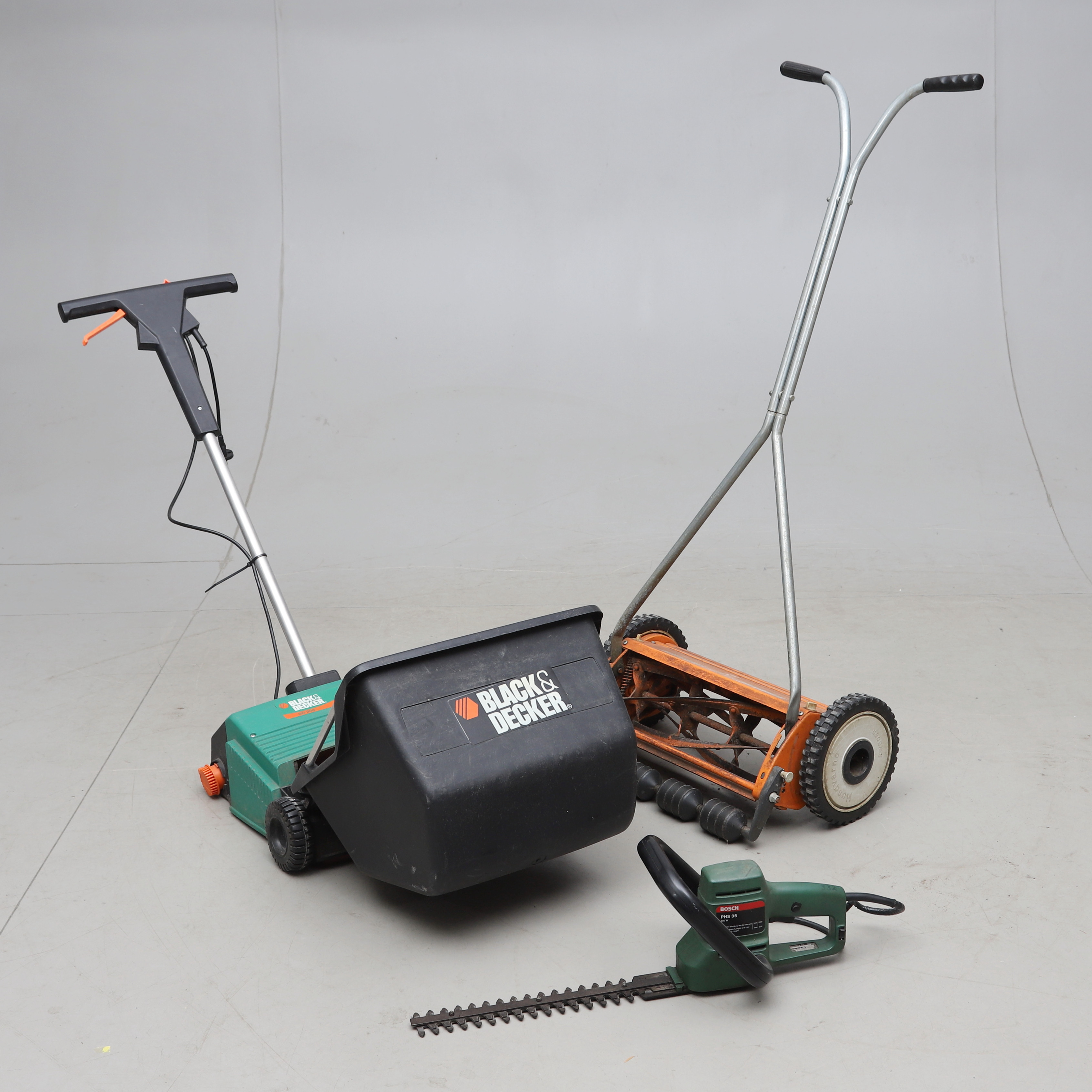 TRÄDGÅRDSREDSKAP-/MASKINER, 3 st, b.la. Husqvarna & Bosch.