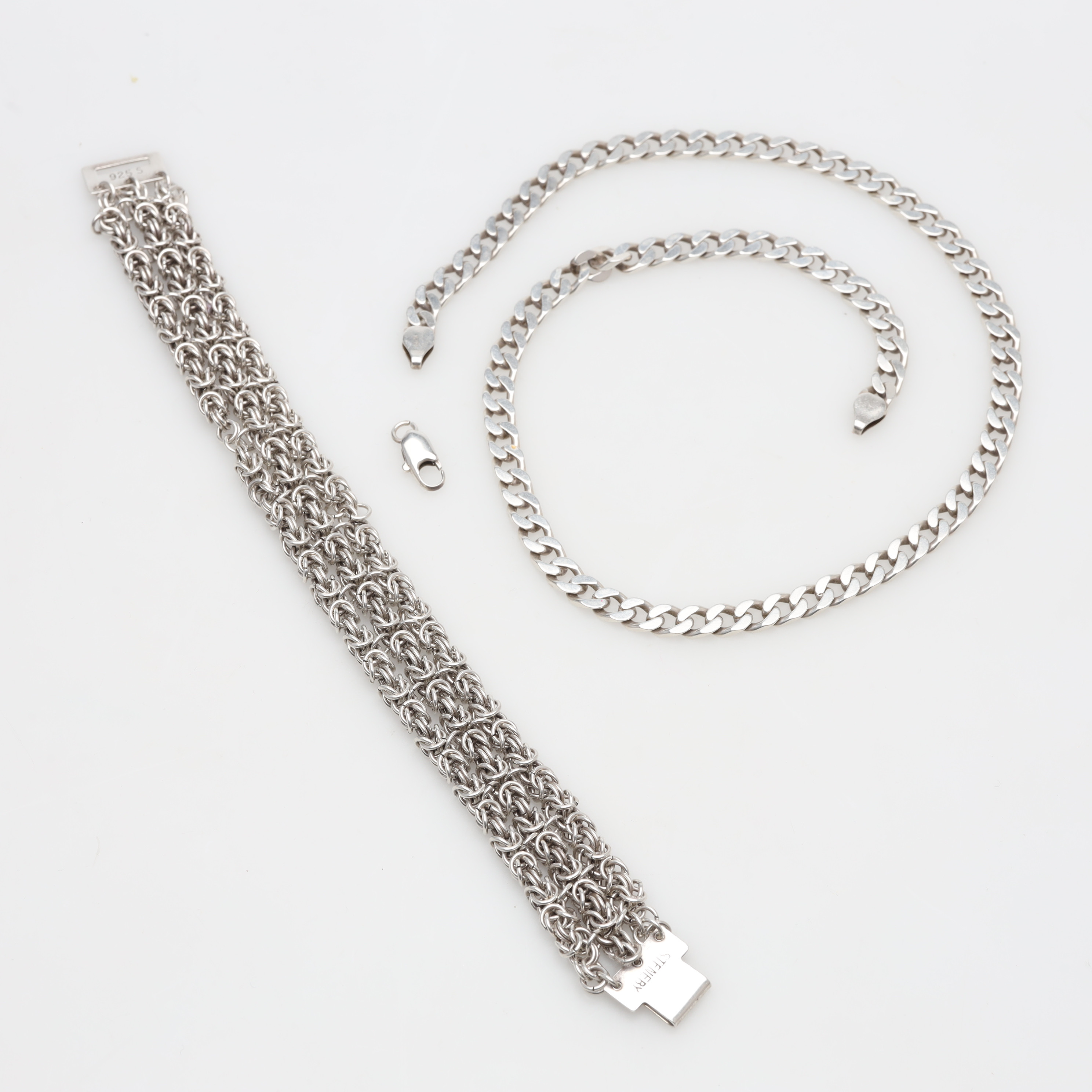 ARMBAND samt KEDJA silver, vikt ca 72,8 gram.
