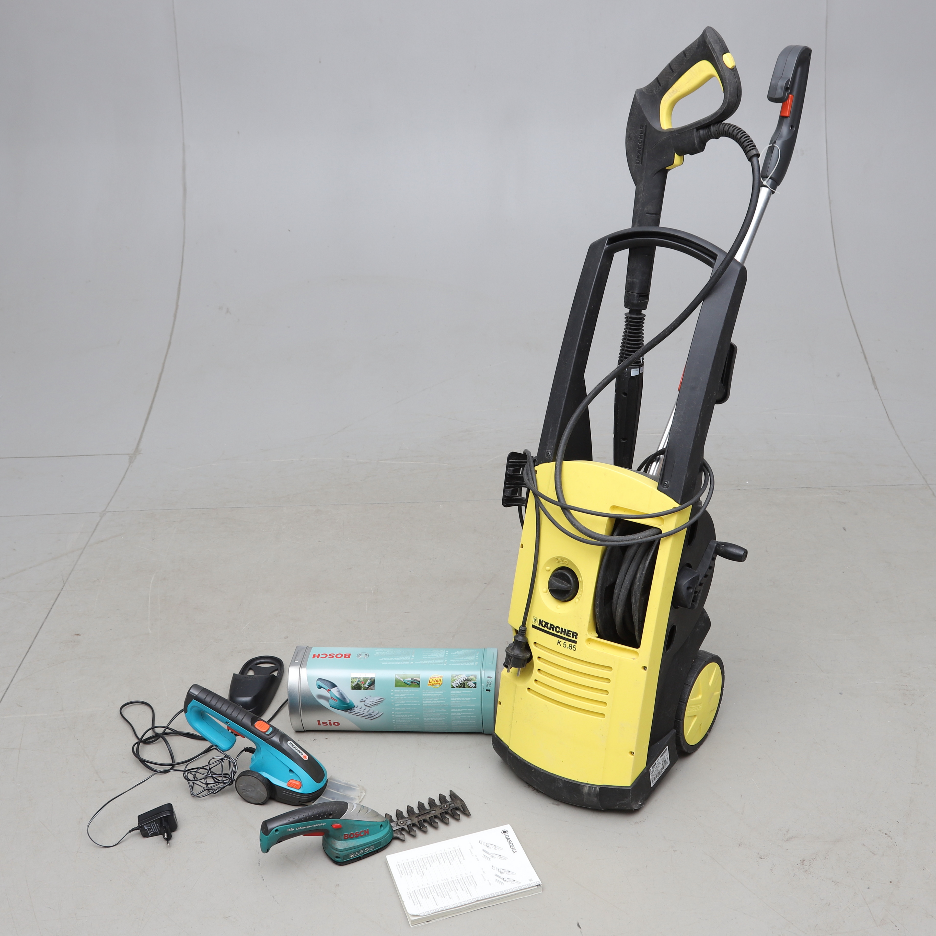 HÖGTRYCKSTVÄTT & TRÄDGÅRDSMASKINER, 3 delar, Kärcher/Bosch.