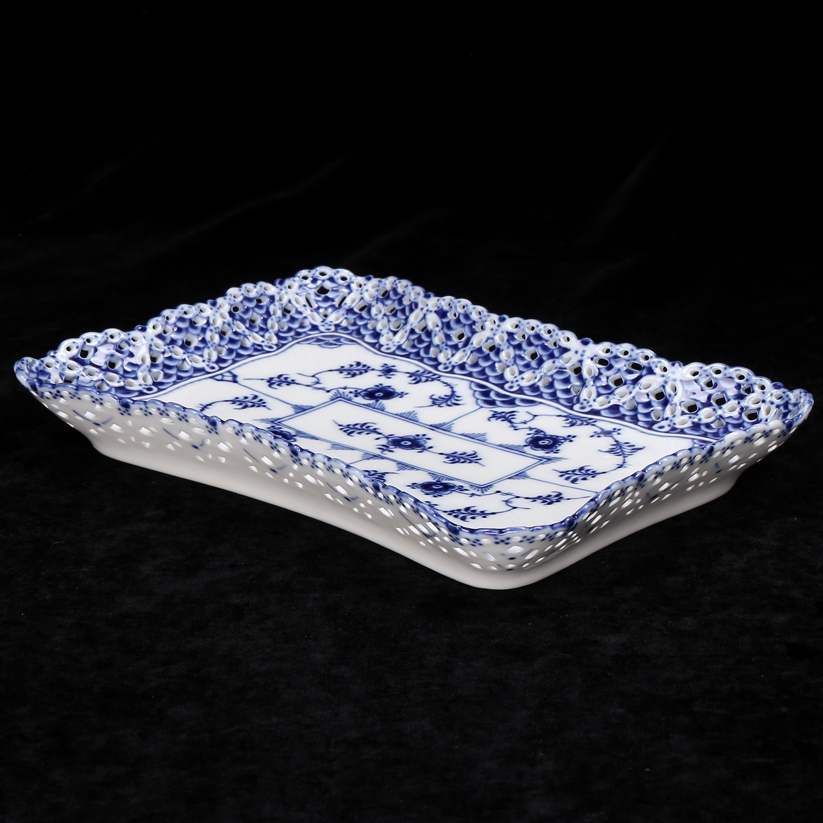 FAT, porslin, "Musselmalet", nr 1122, Royal Copenhagen, Danmark.
