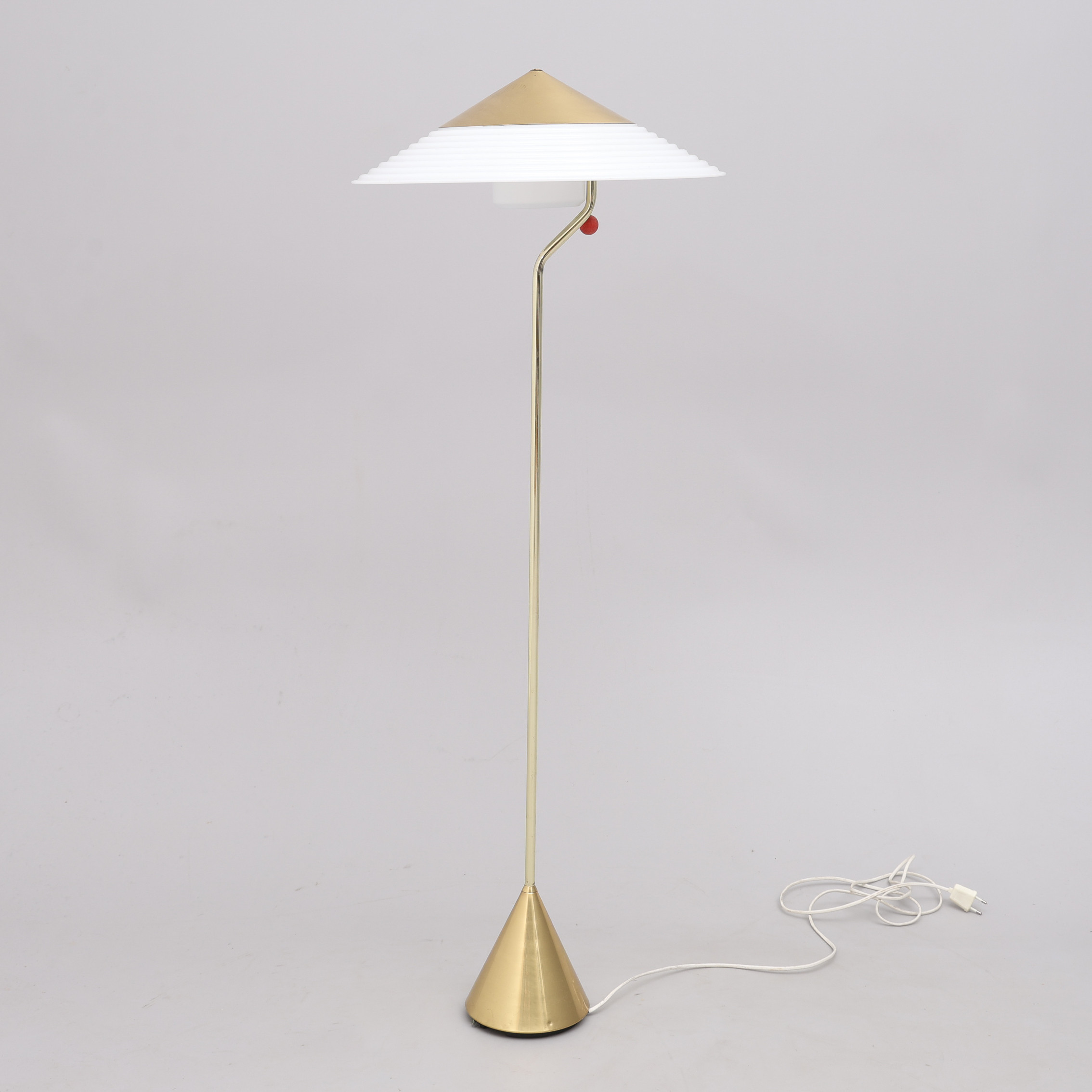 GOLVLAMPA, MÄSSING OCH PLAST.